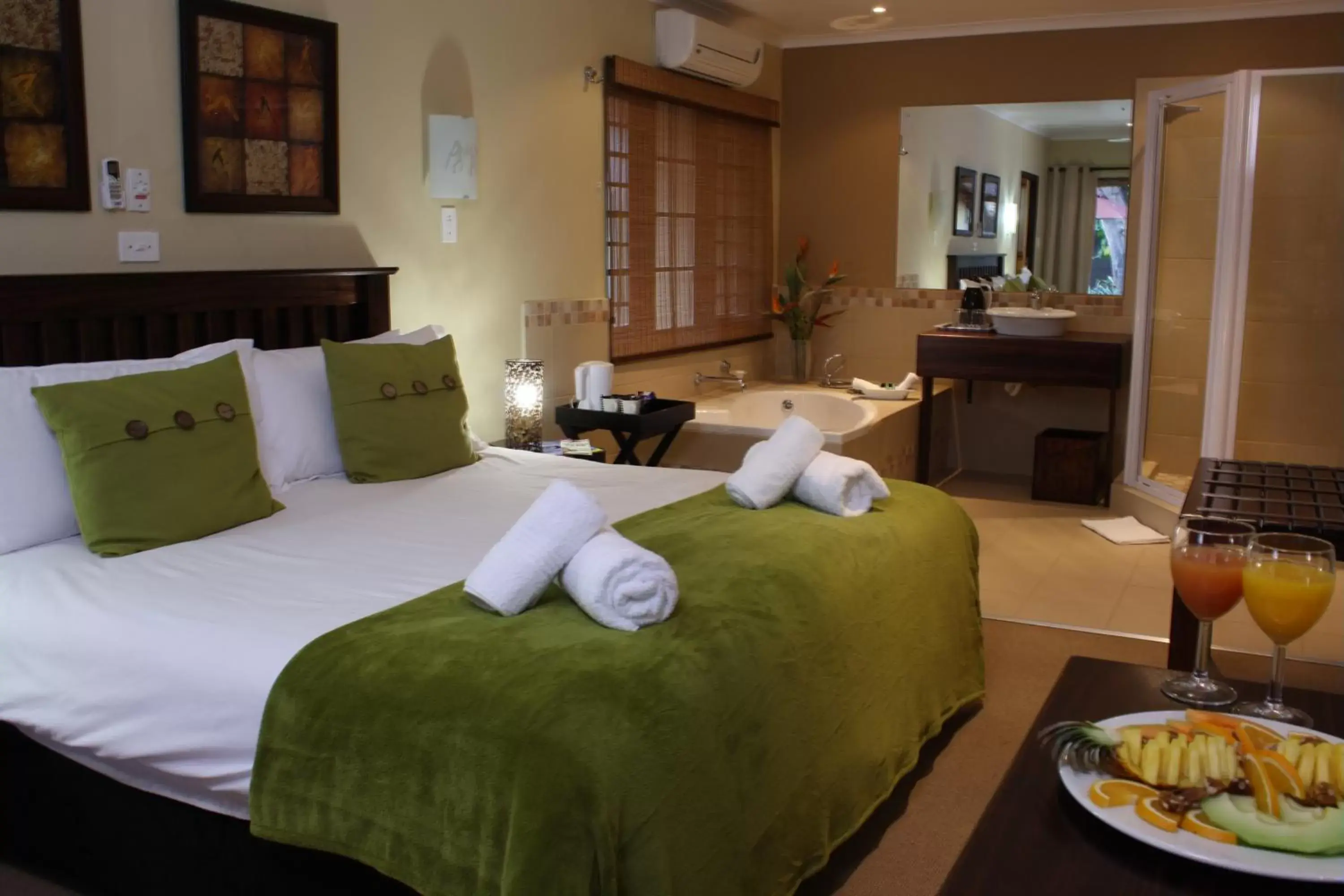 Bedroom, Bed in Hotel Numbi & Garden Suites