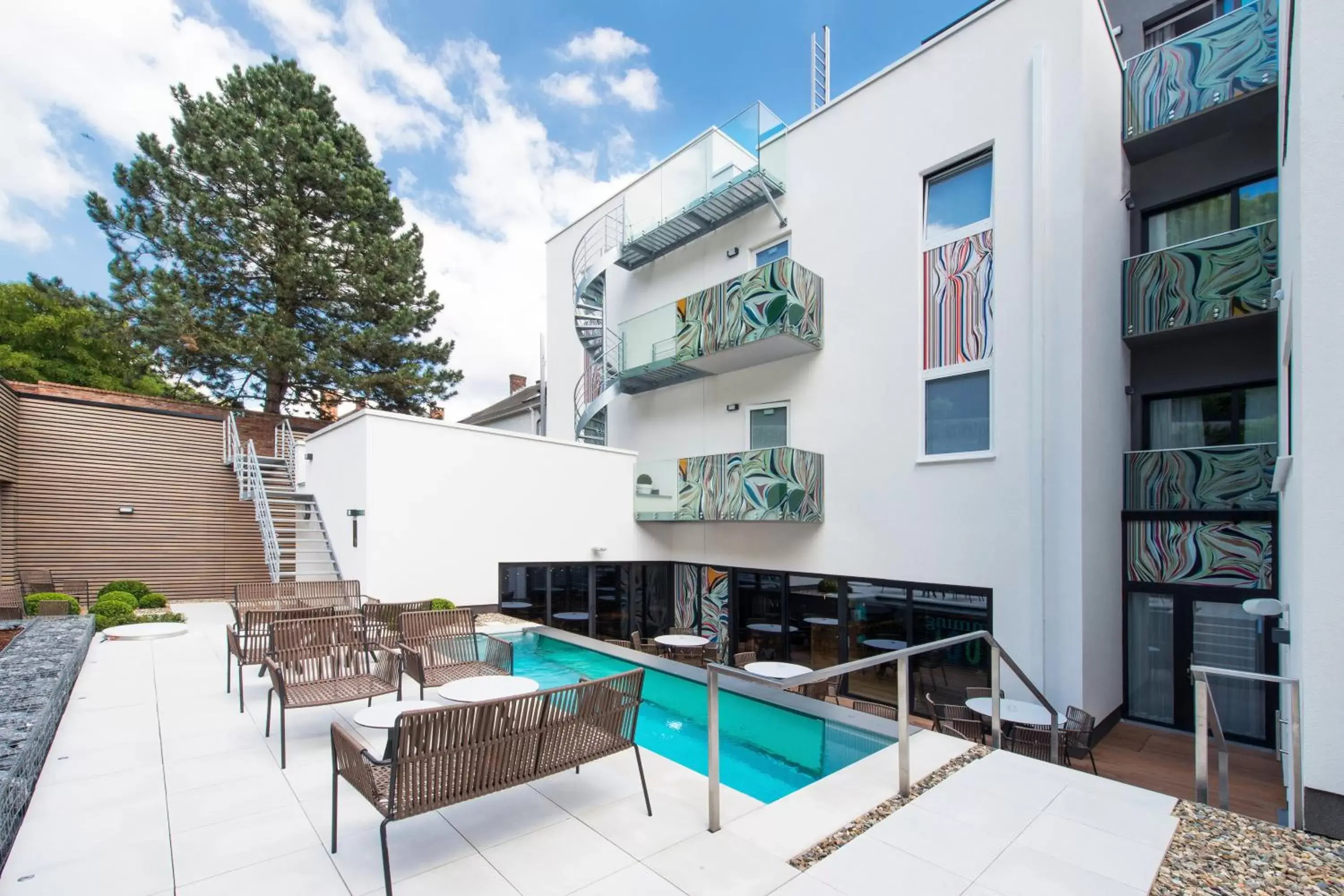 Facade/entrance, Swimming Pool in Hotel The Royal Snail