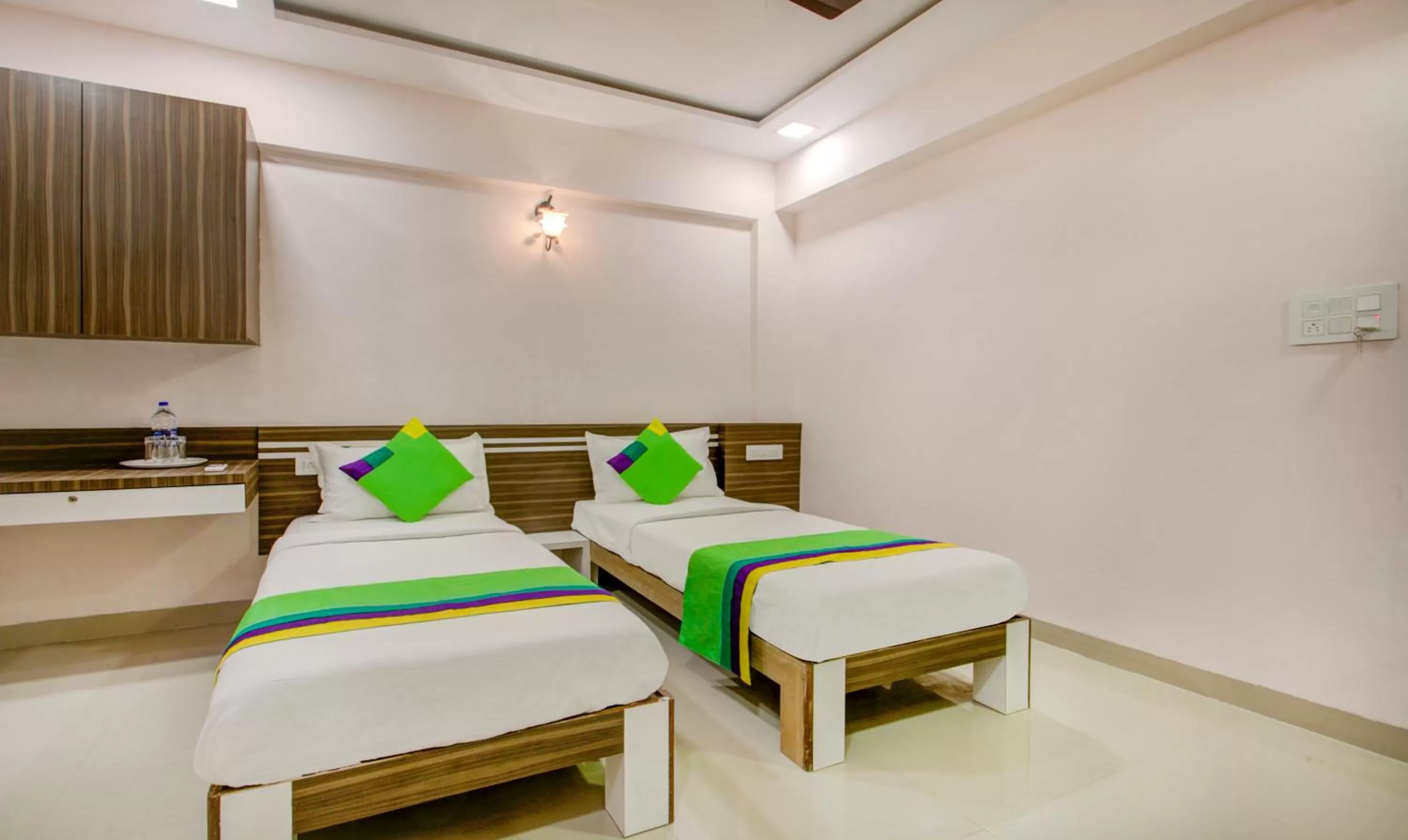 Bed in Treebo Kings Inn Vashi