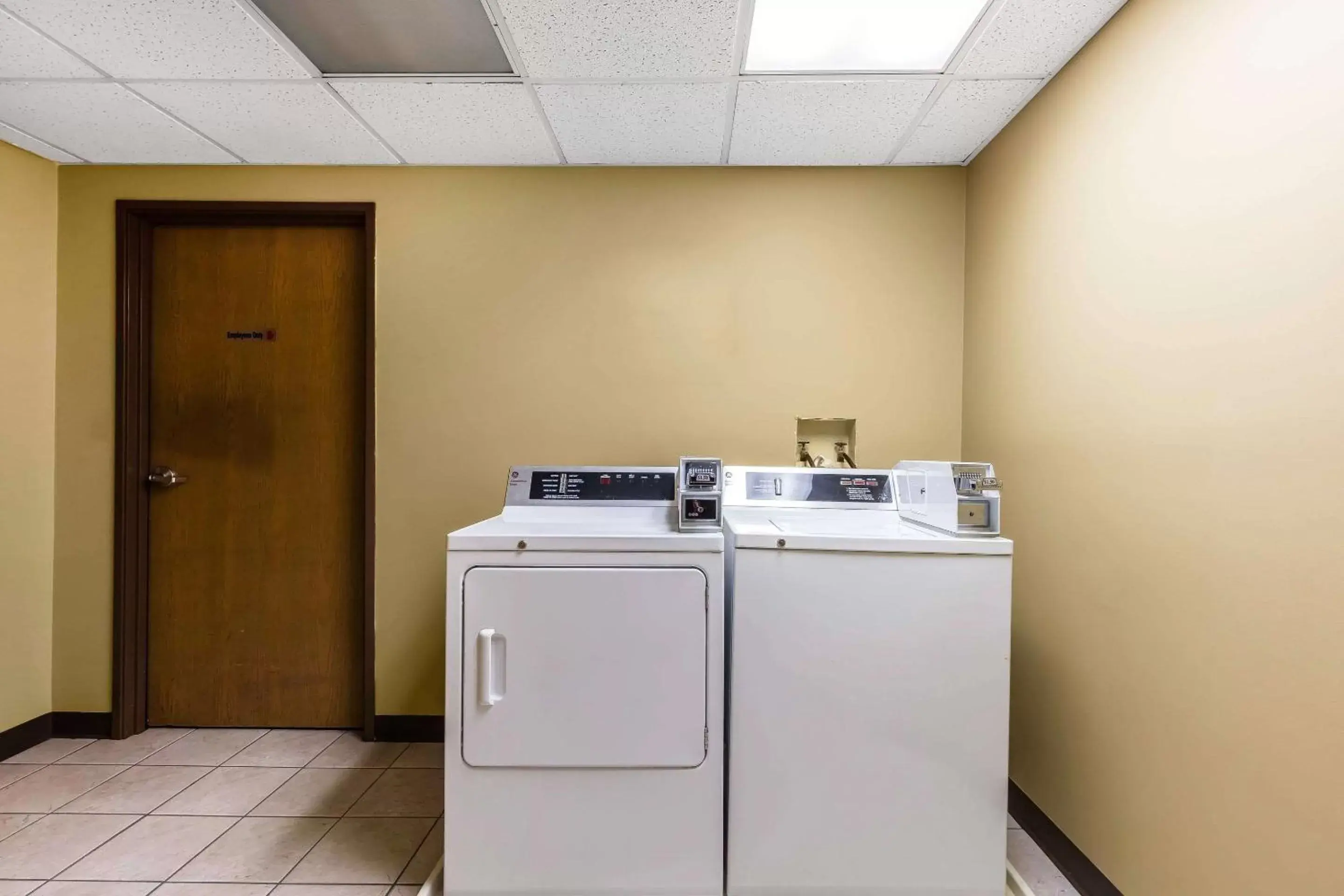 On site, Kitchen/Kitchenette in Econo Lodge Inn and Suites