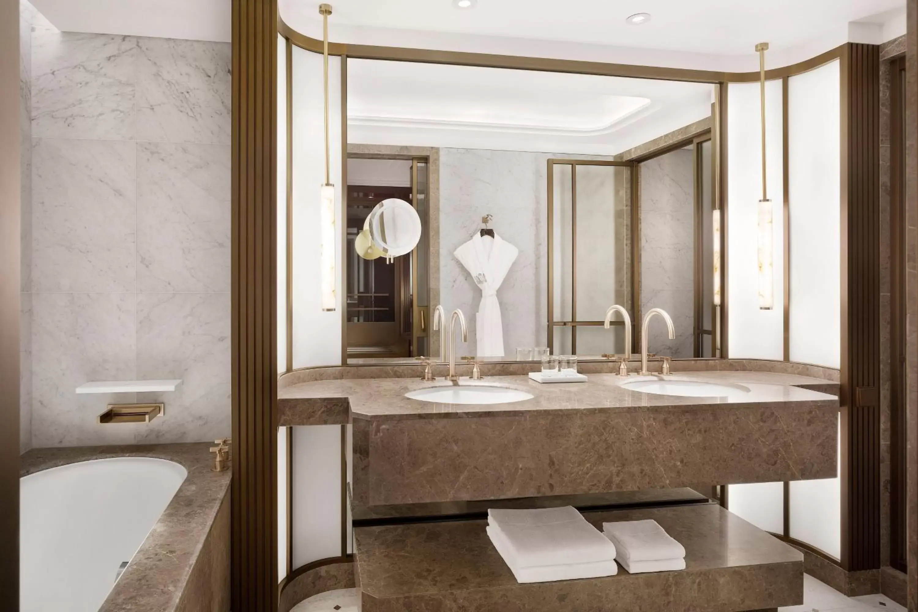 Bathroom in Josun Palace, a Luxury Collection Hotel, Seoul Gangnam