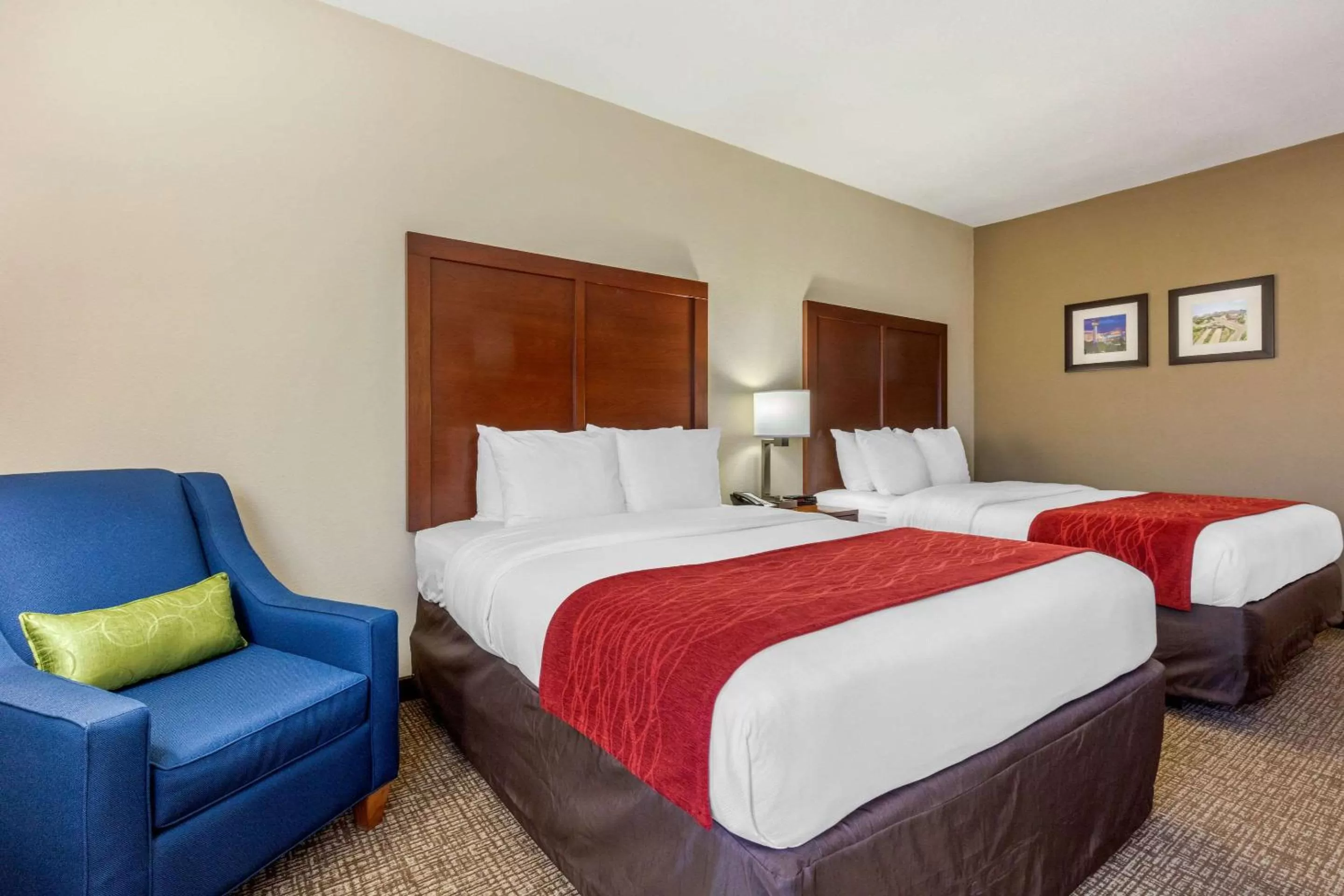 Photo of the whole room, Bed in Comfort Inn Lenoir City-Knoxville