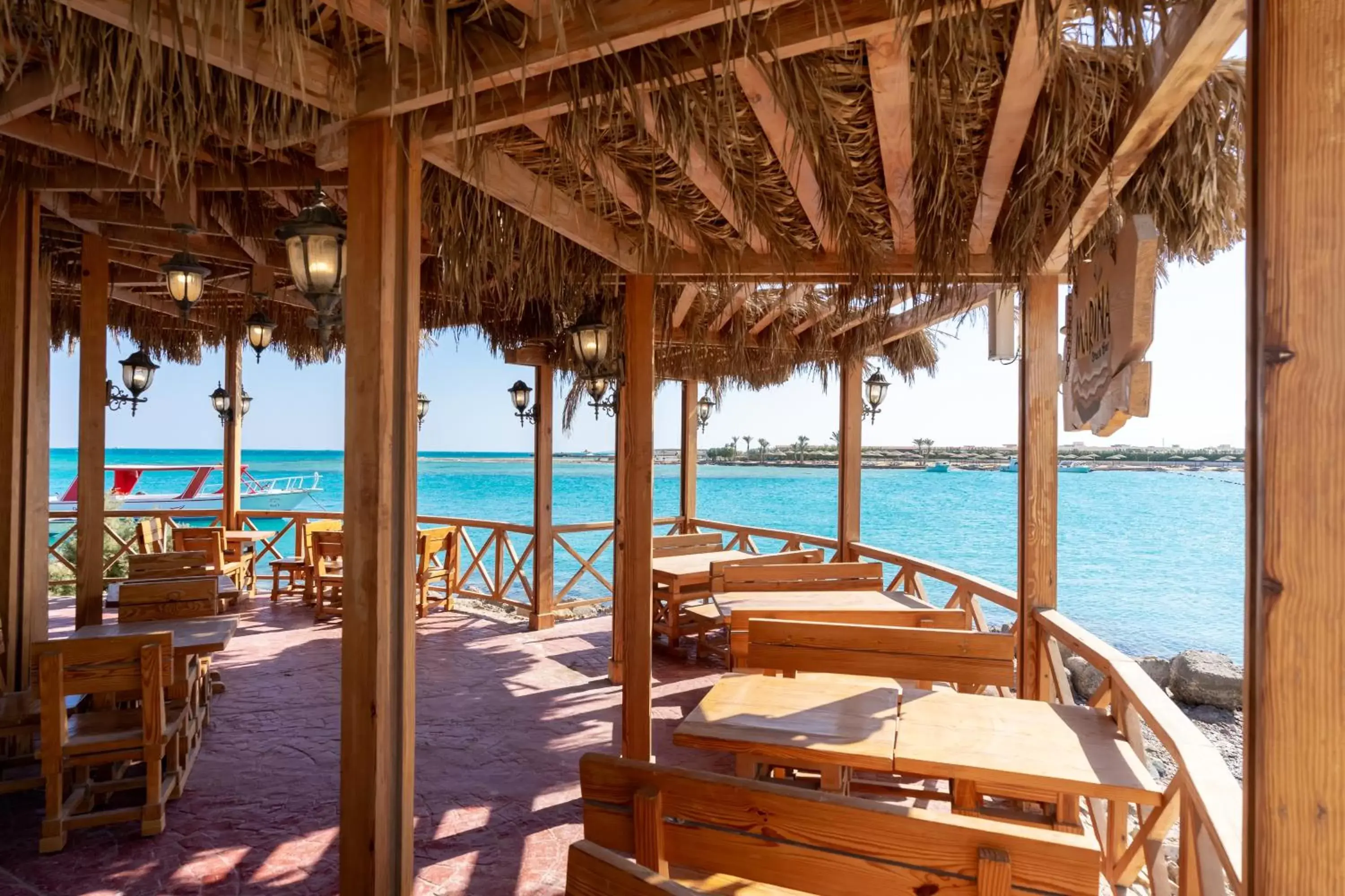 Lounge or bar, Beach in Swiss Inn Resort Hurghada