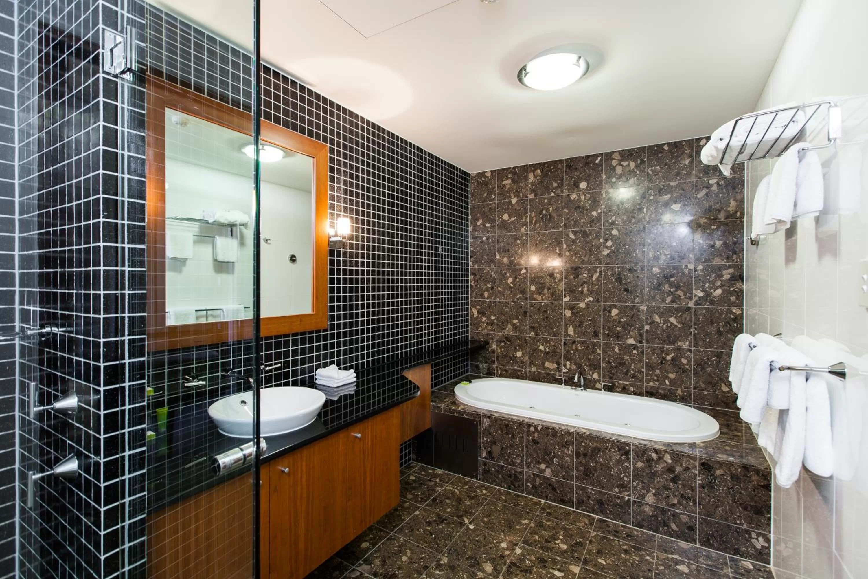 Bathroom in Majestic Roof Garden Hotel