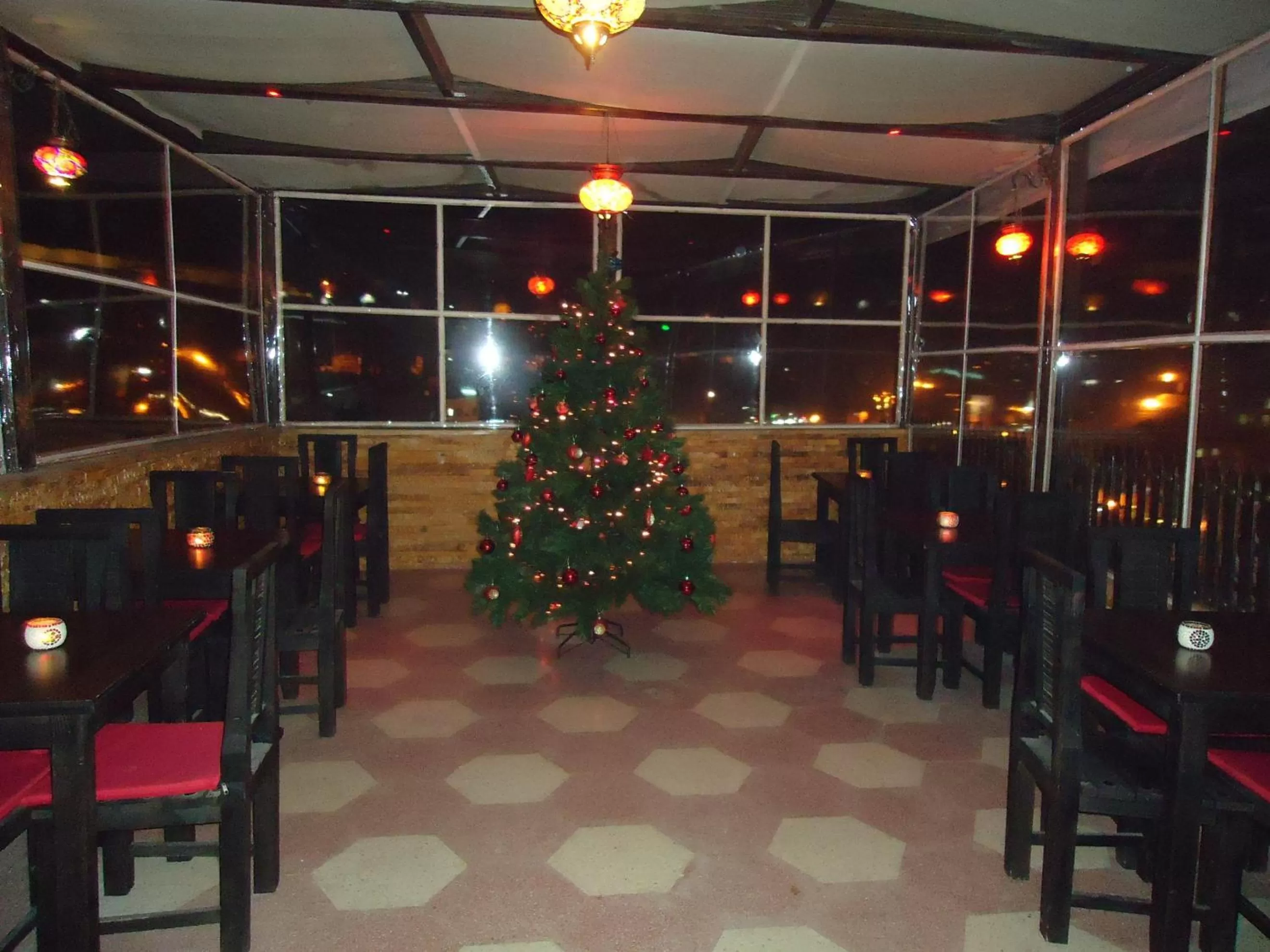 Restaurant/places to eat in Arab Tower Hotel