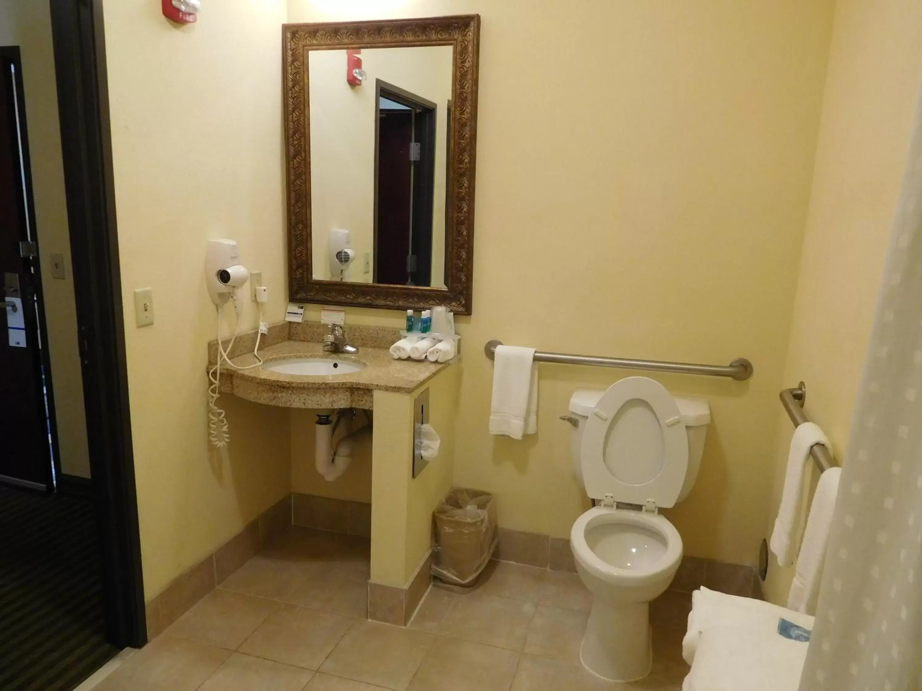 Photo of the whole room, Bathroom in Holiday Inn Express Ponca City, an IHG Hotel