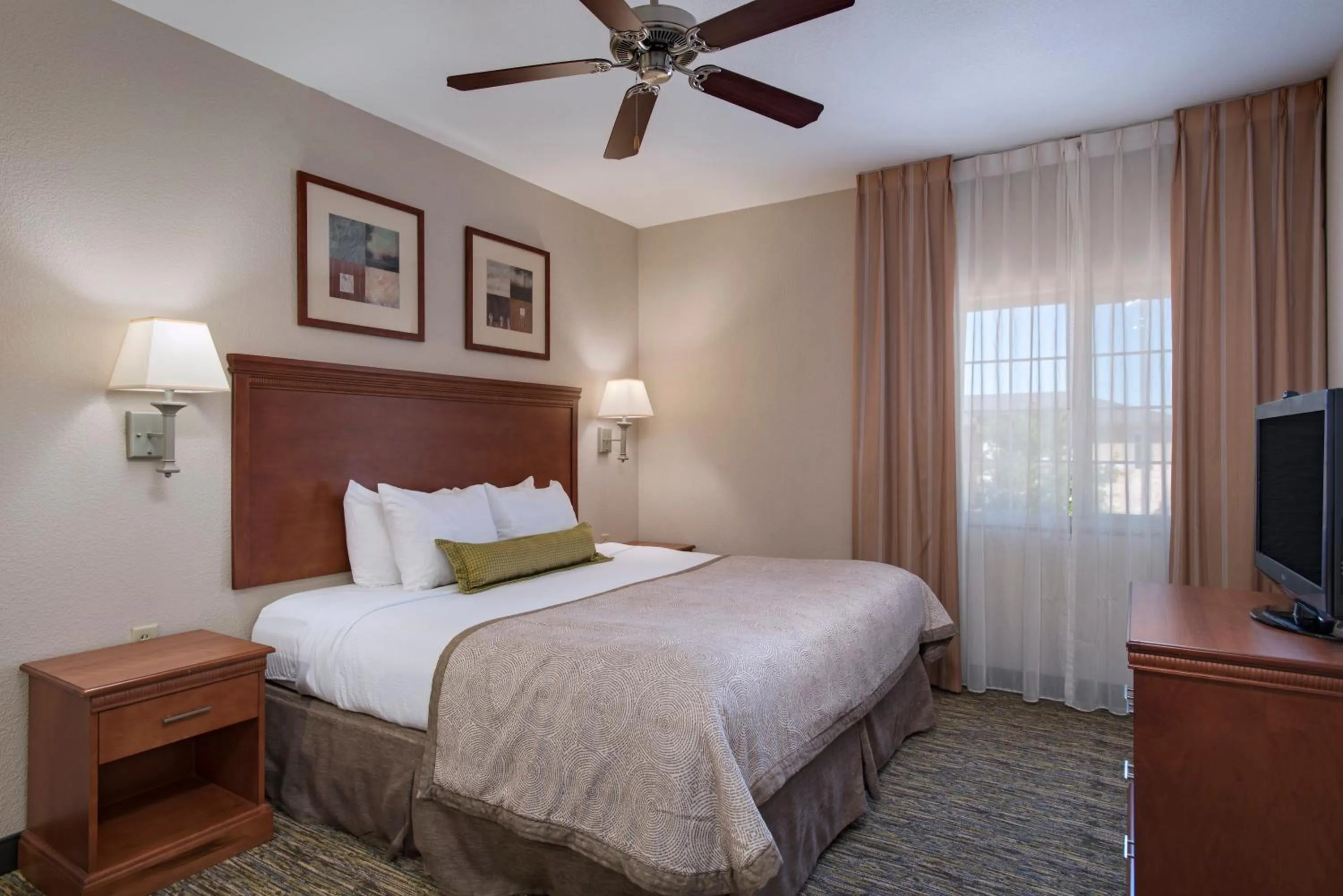 Photo of the whole room, Bed in Candlewood Suites Austin North-Cedar Park by IHG