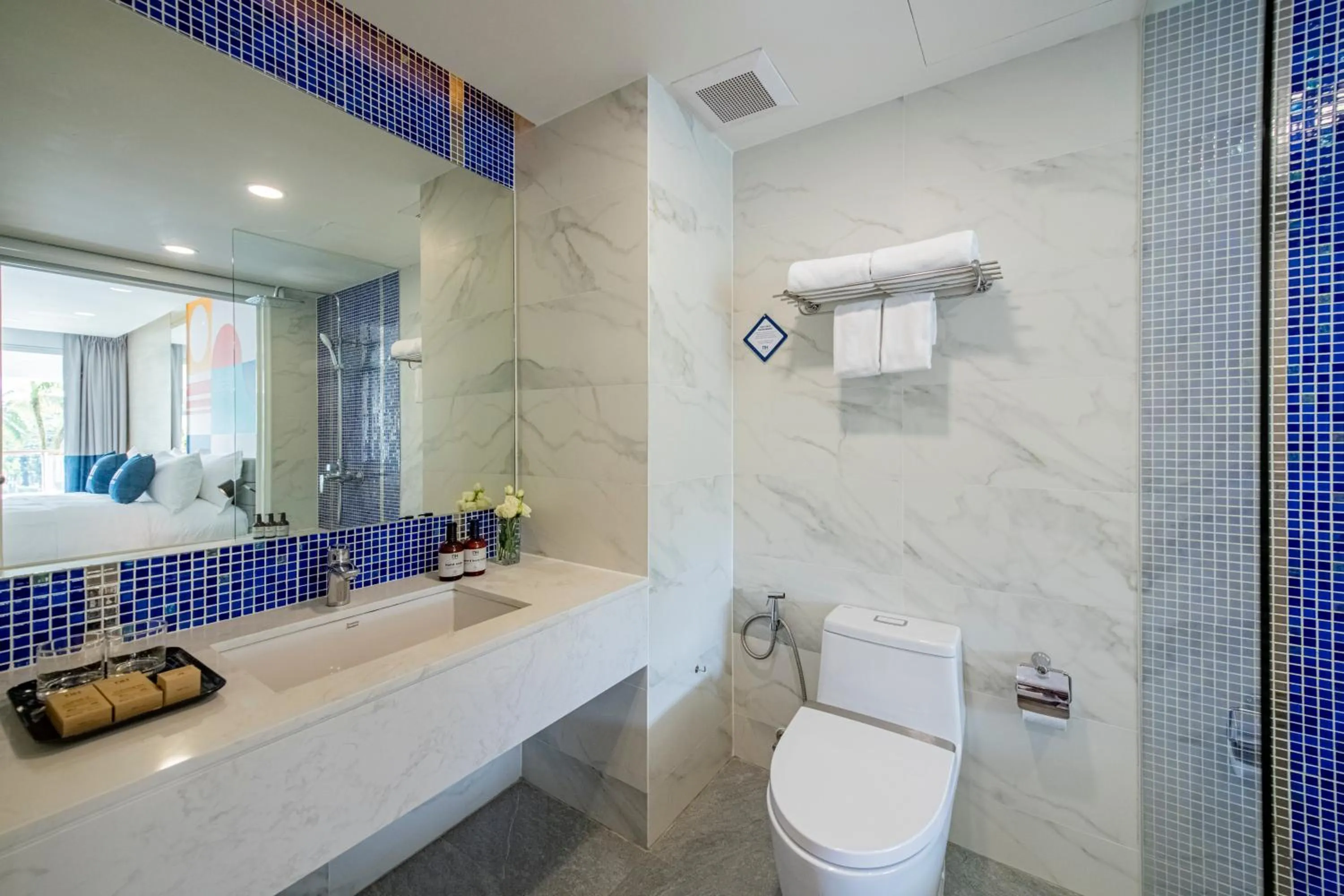 Toilet in NH Boat Lagoon Phuket Resort