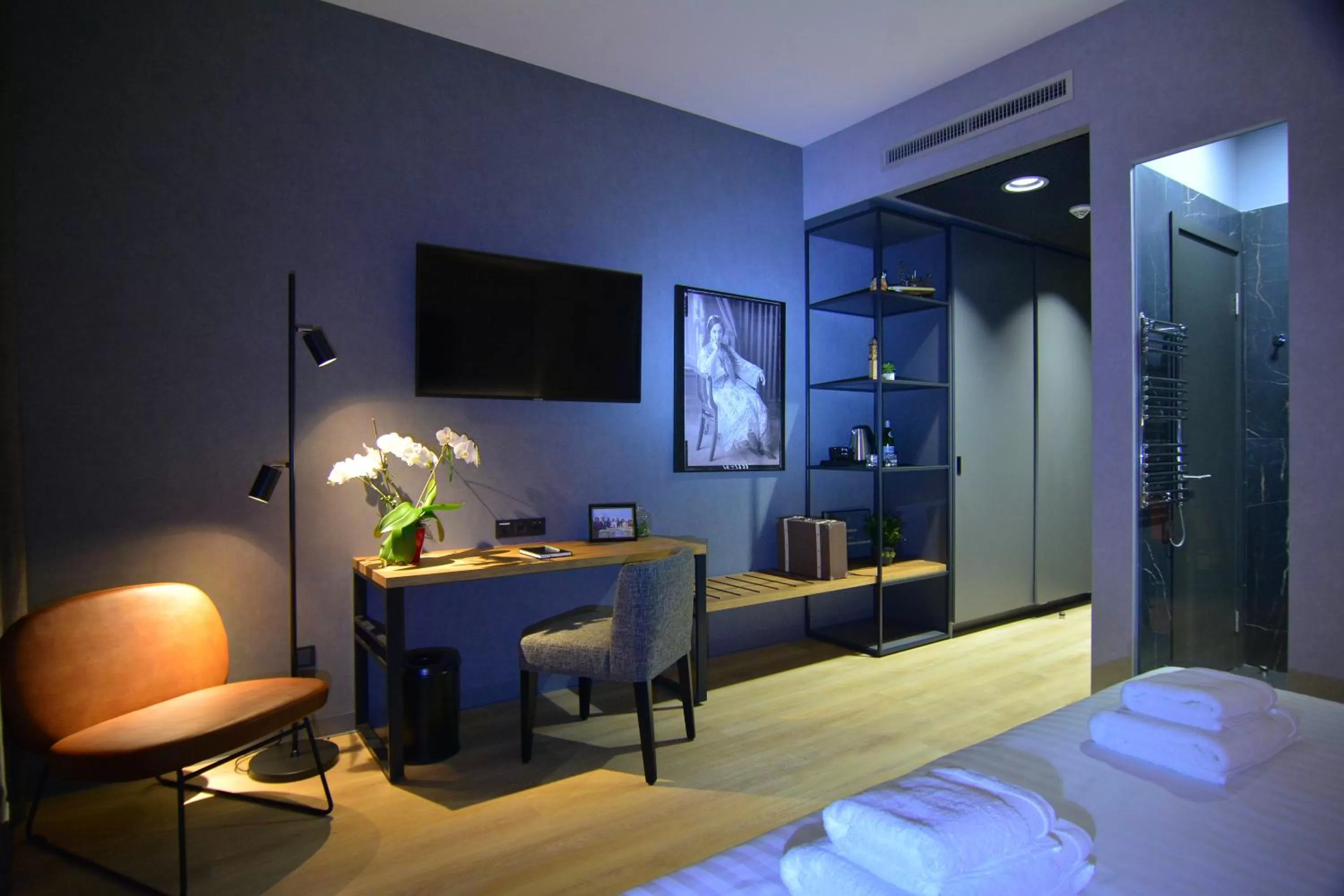 Photo of the whole room, Bed in mk hotel tirana