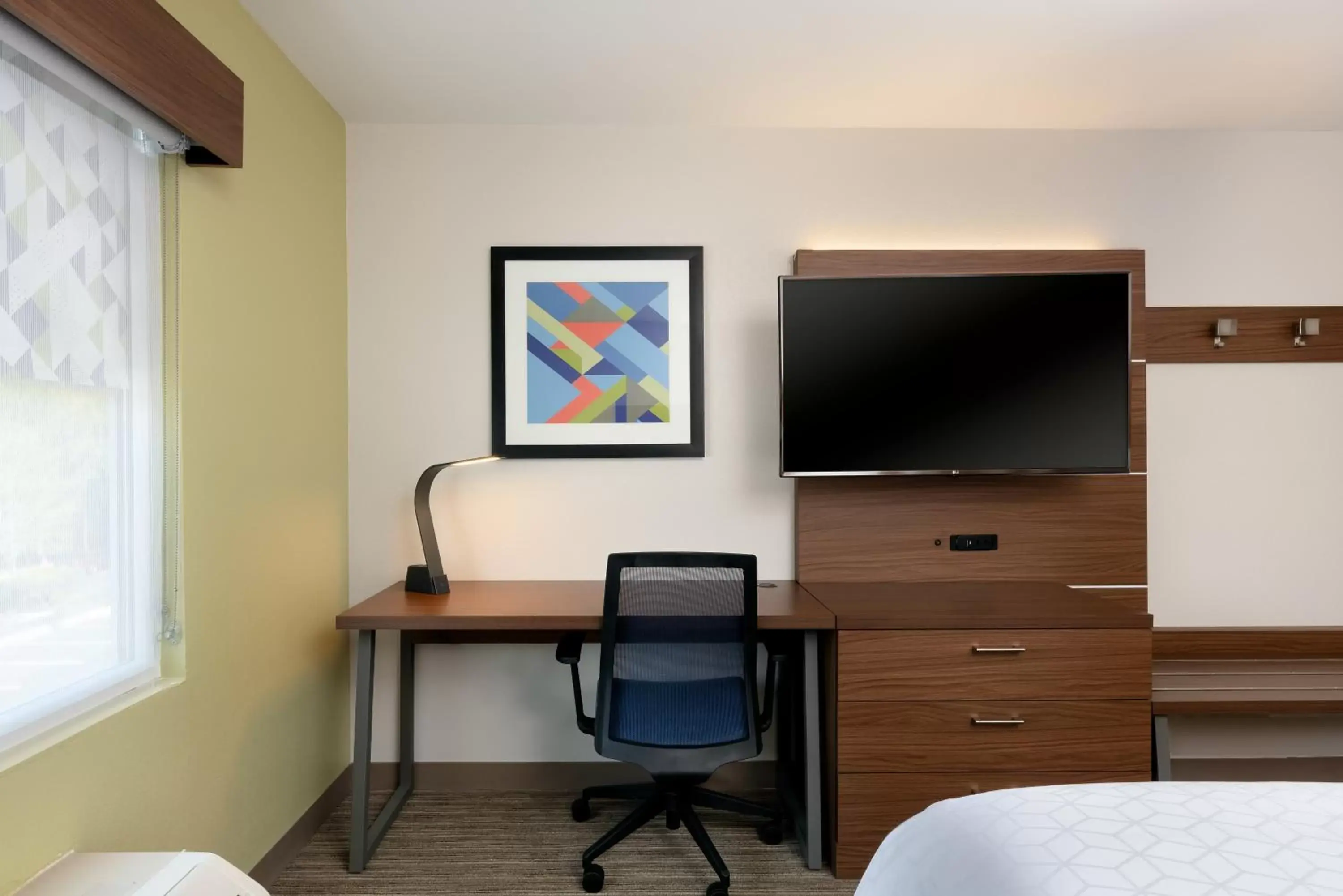 Photo of the whole room, TV/Entertainment Center in Holiday Inn Express Alpharetta - Roswell, an IHG Hotel