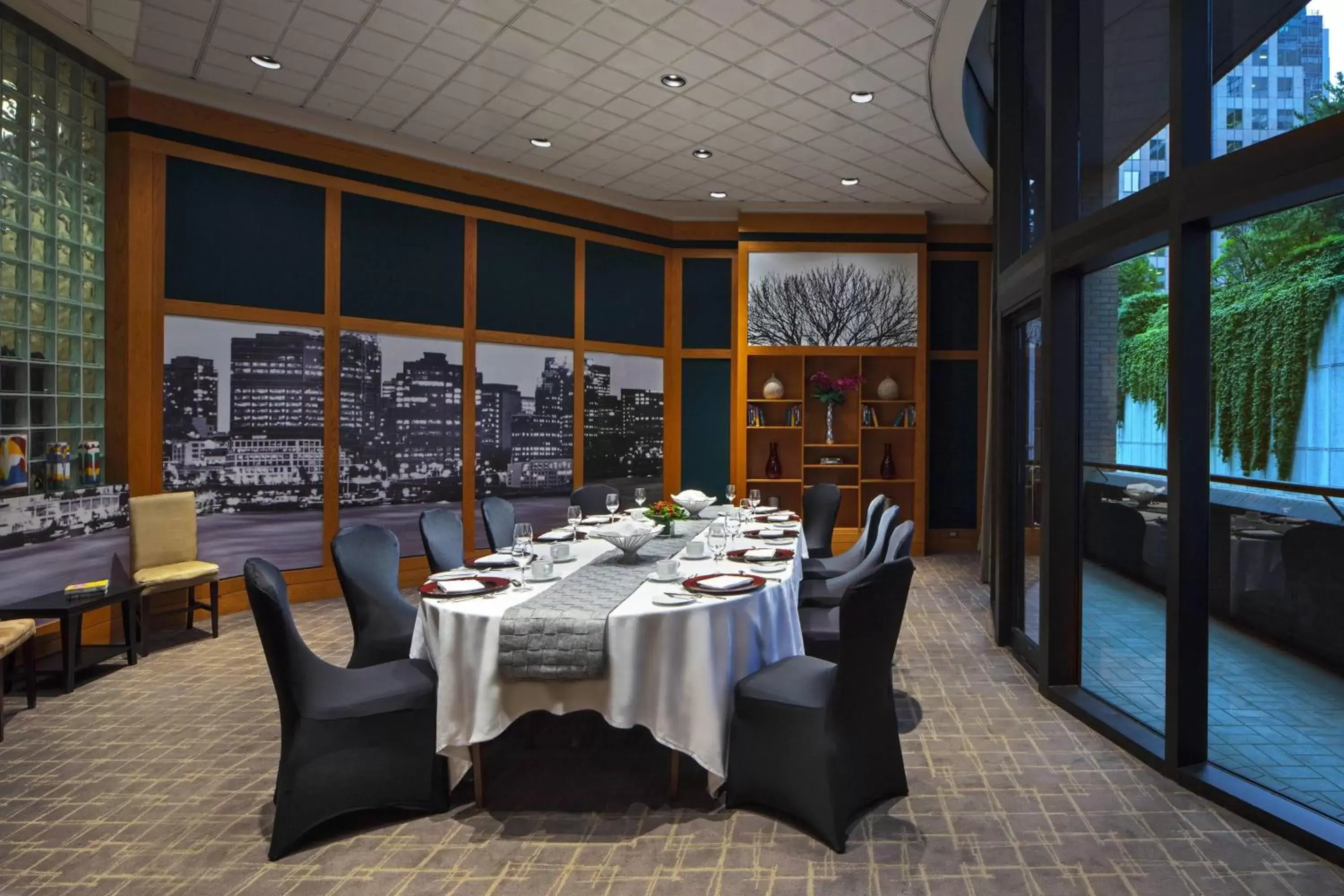 Meeting/conference room, Restaurant/Places to Eat in Metropolitan Hotel Vancouver