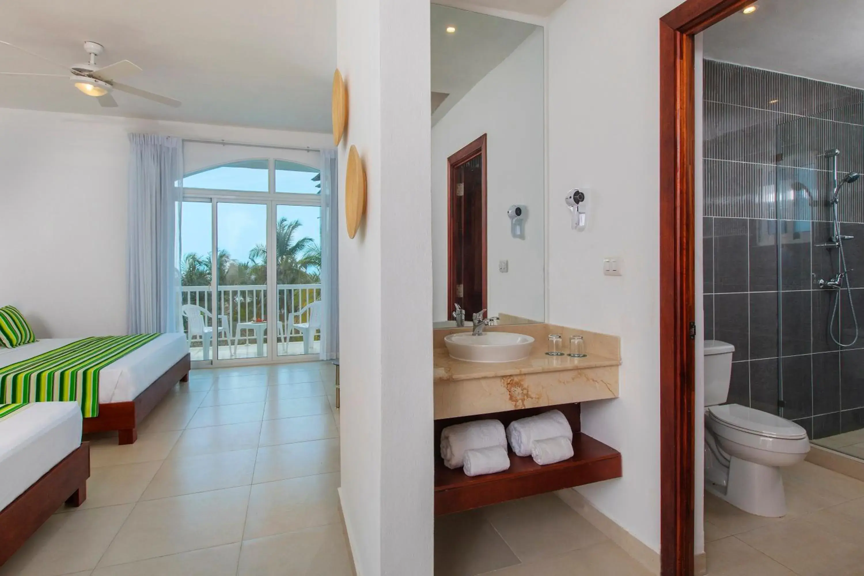 Bedroom, Bathroom in HM Alma de Bayahibe - Adults Only