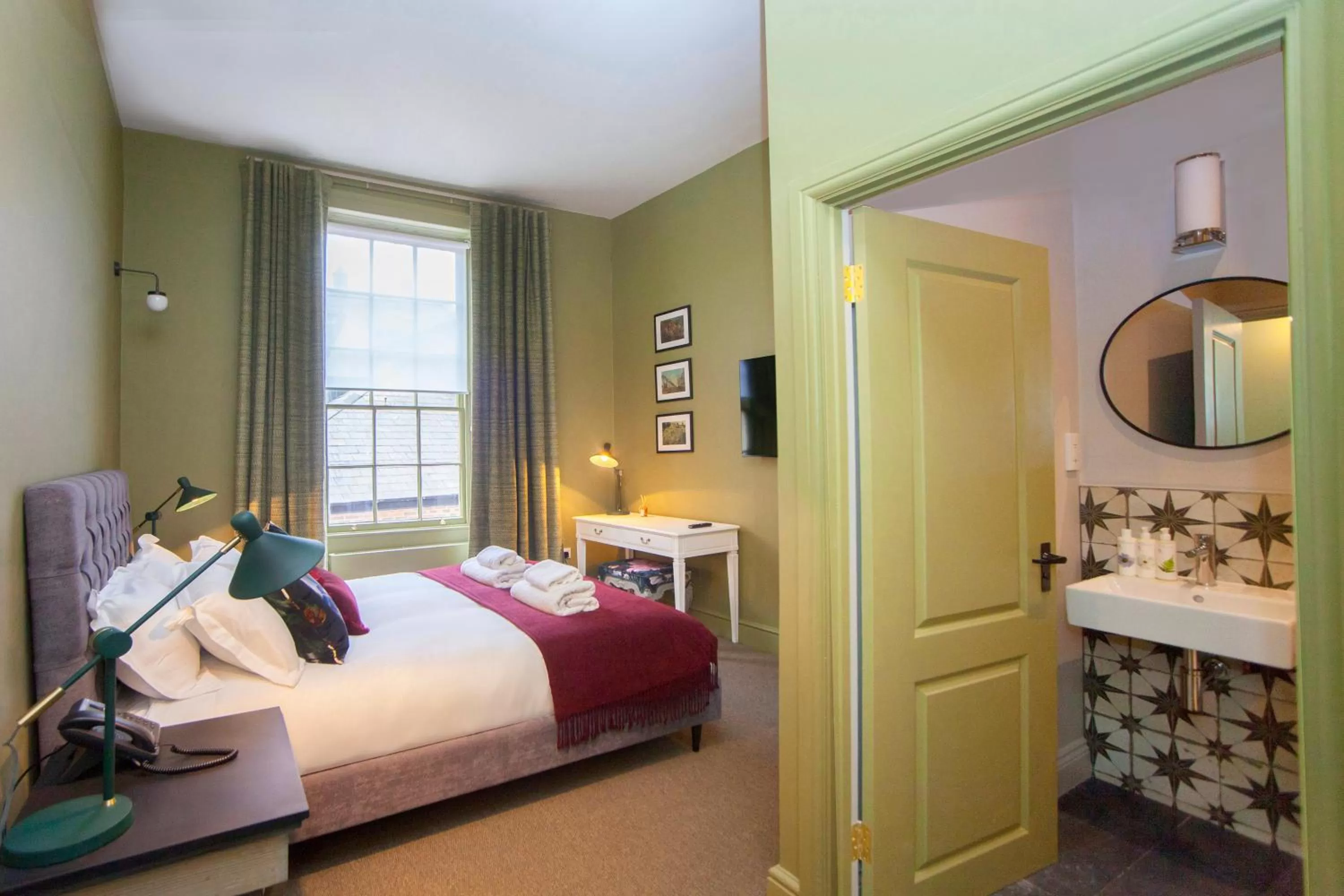 Bedroom in The King's Arms