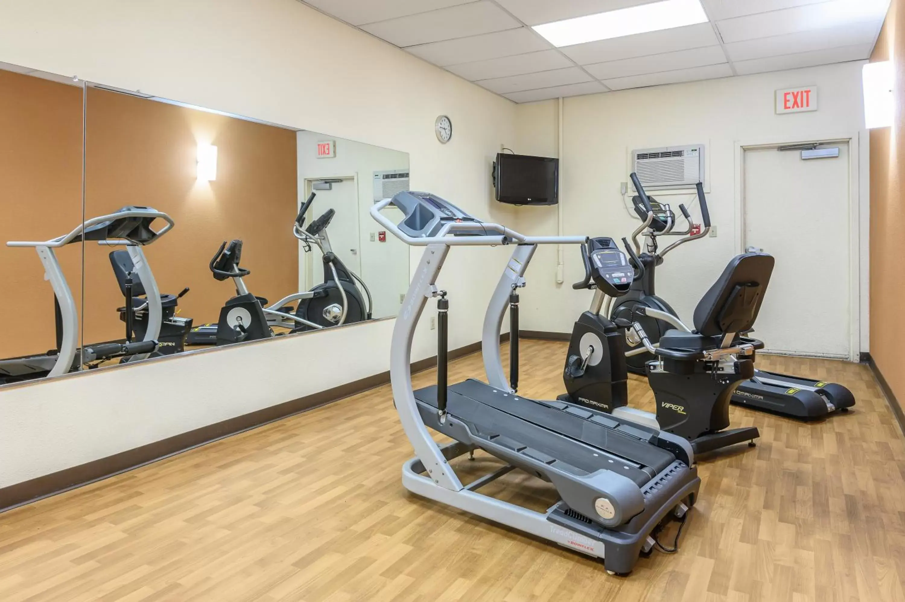 Fitness centre/facilities, Fitness Center/Facilities in Hotel 44 North Freeport Brunswick