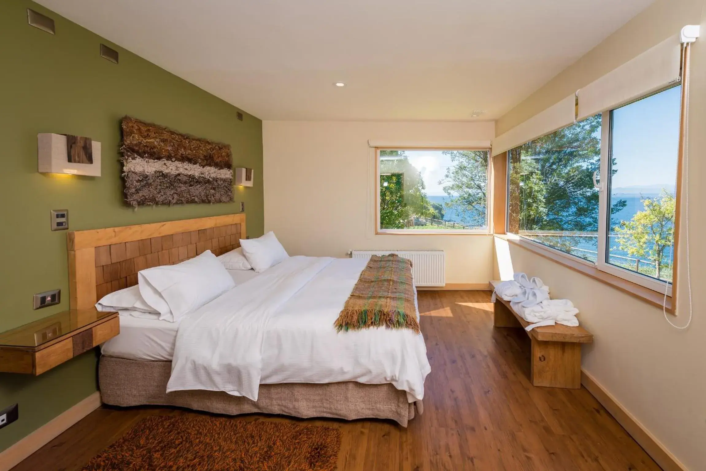 Bedroom, Bed in Hotel Cabaña Del Lago Puerto Varas