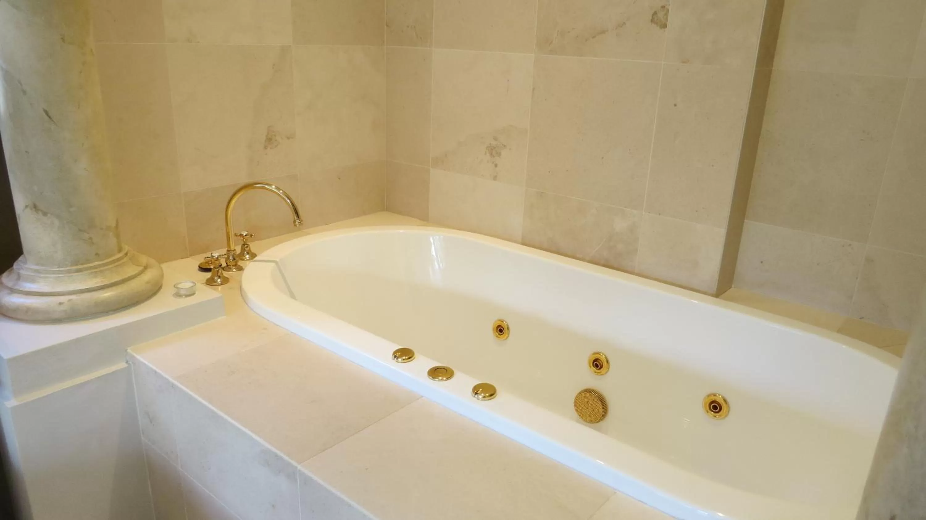 Bathroom in Victoria's At Wategos