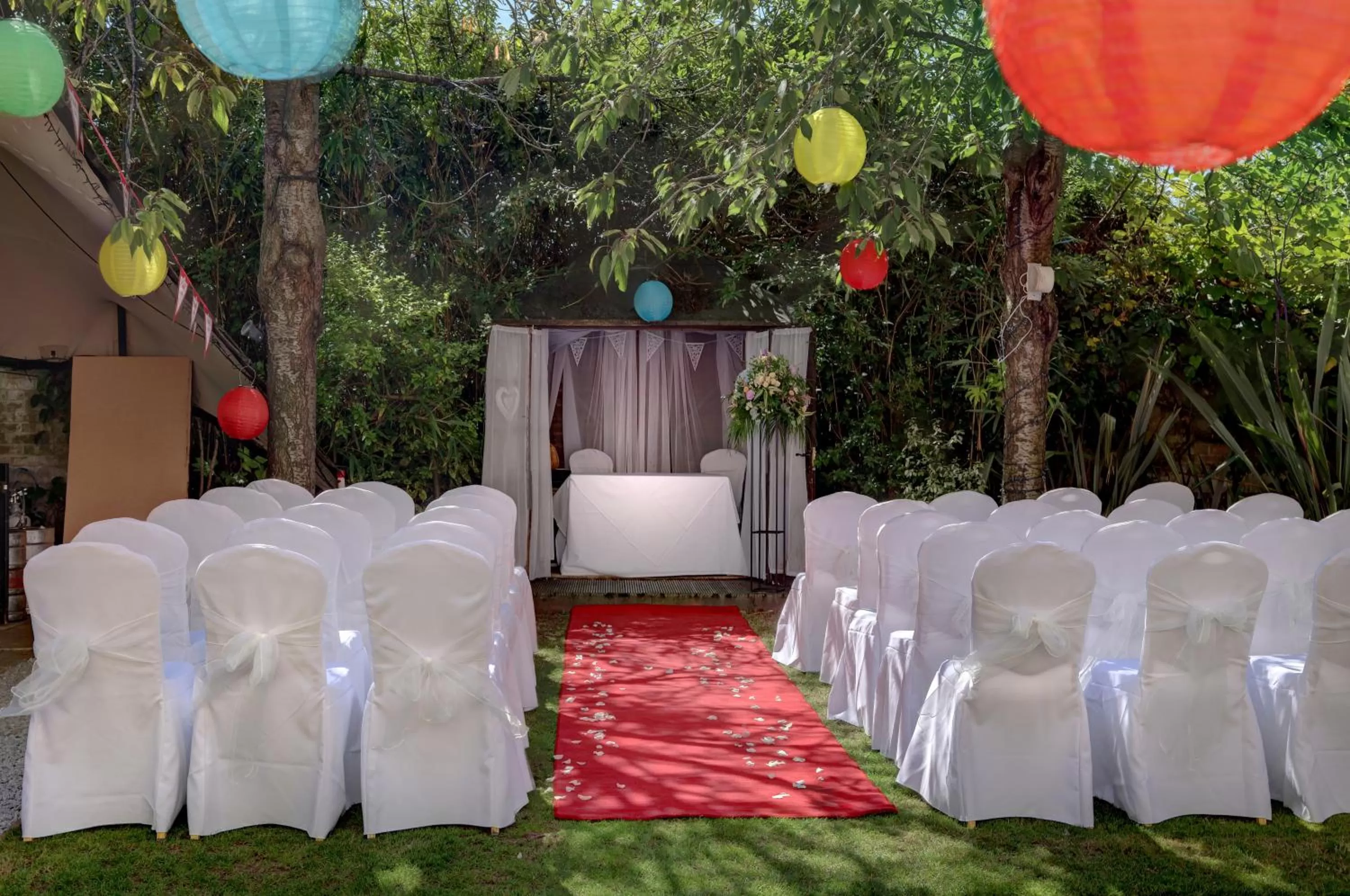 Garden in Norfolk Royale Hotel