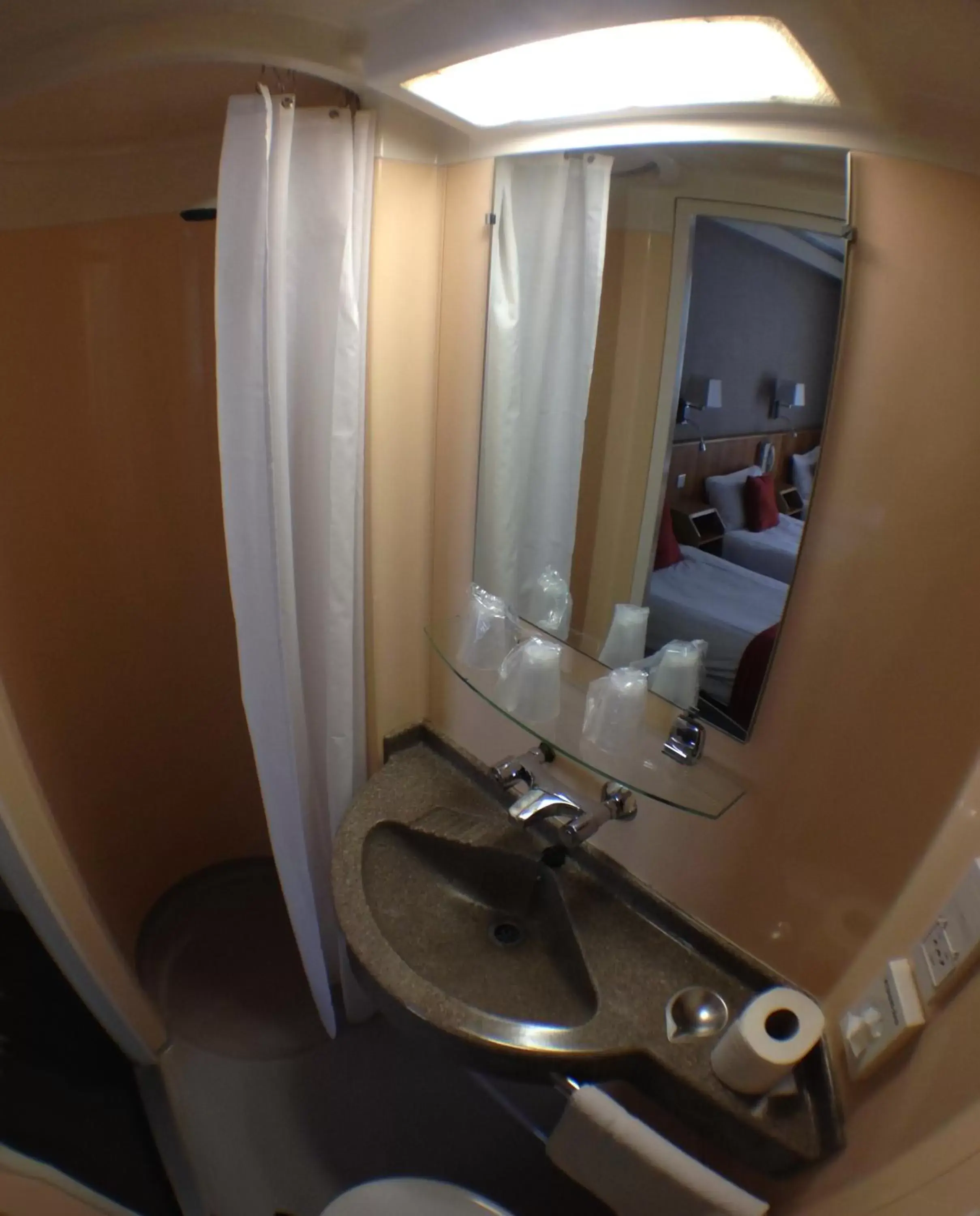 Toilet, Bathroom in Columbus Hotel