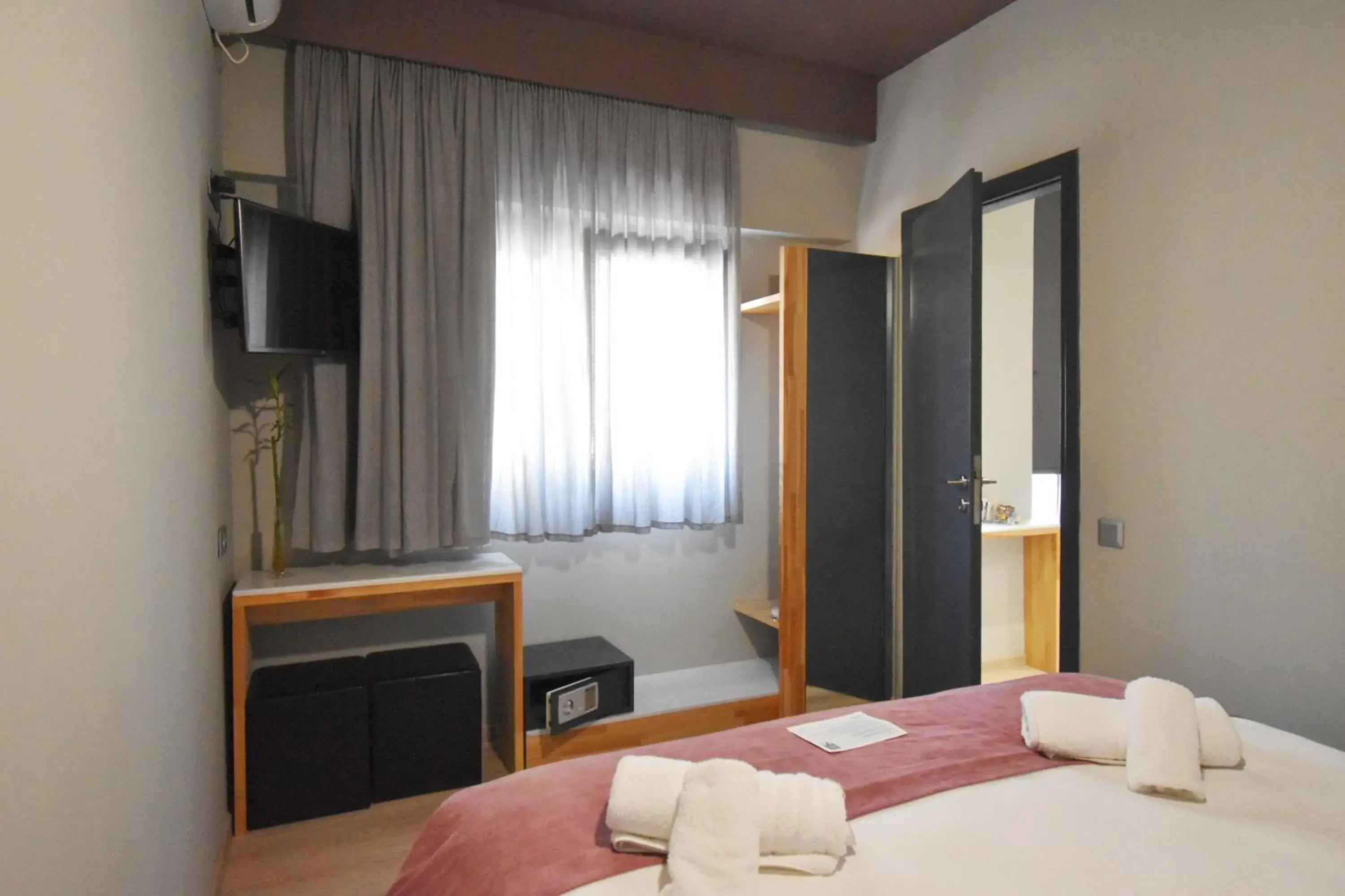 TV and multimedia, Bed in Be My Guest Athens