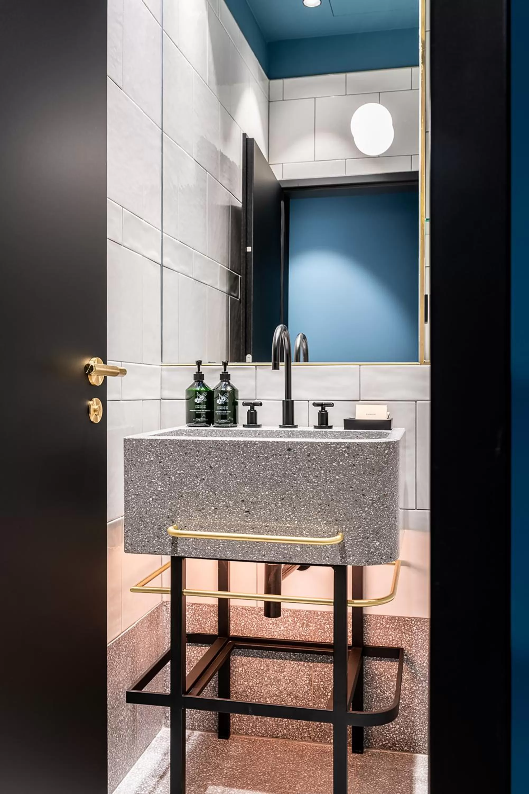 Bathroom in Maximilian Hotel