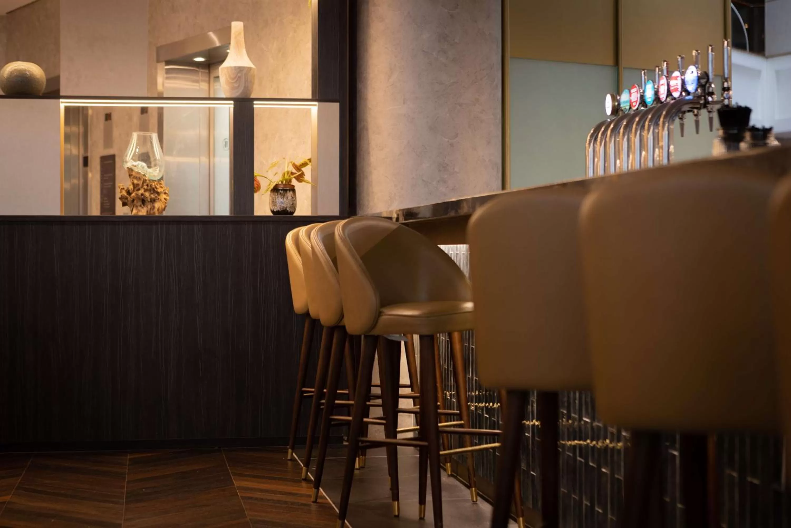Lounge or bar in Hilton Cardiff