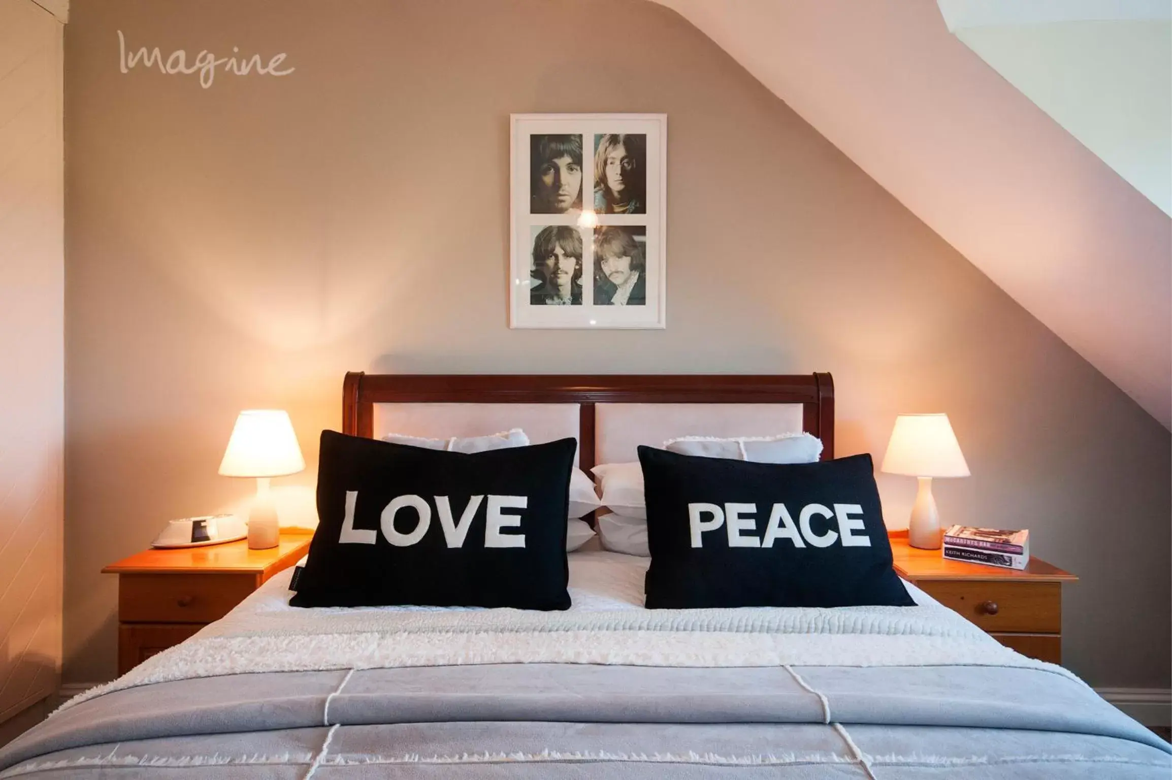 Comfort Double Room with Shower in Hillside Lodge B&B Comfort Double Room with Shower in Hillside Lodge B&B