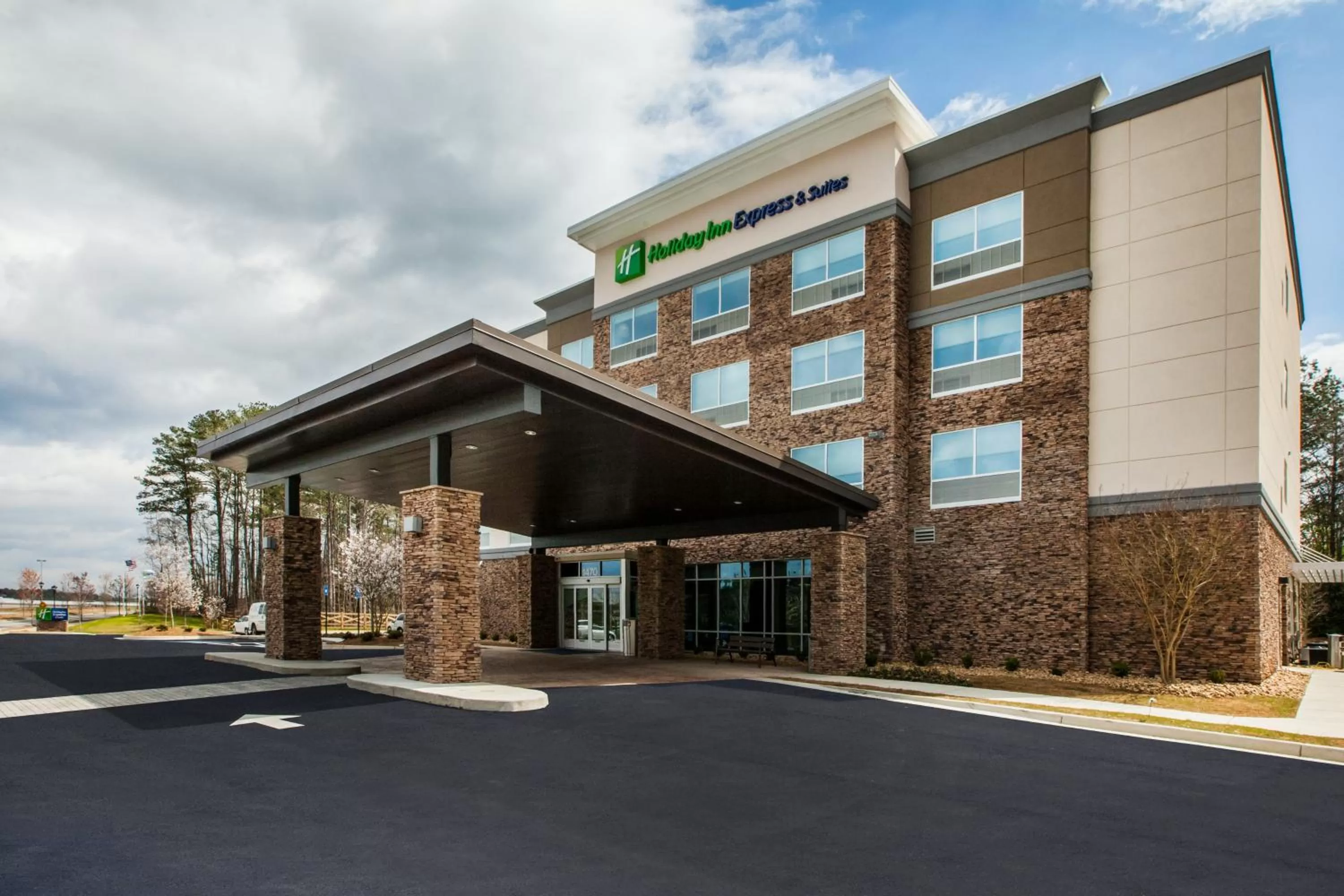 Property building in Holiday Inn Express & Suites Atlanta N - Woodstock by IHG