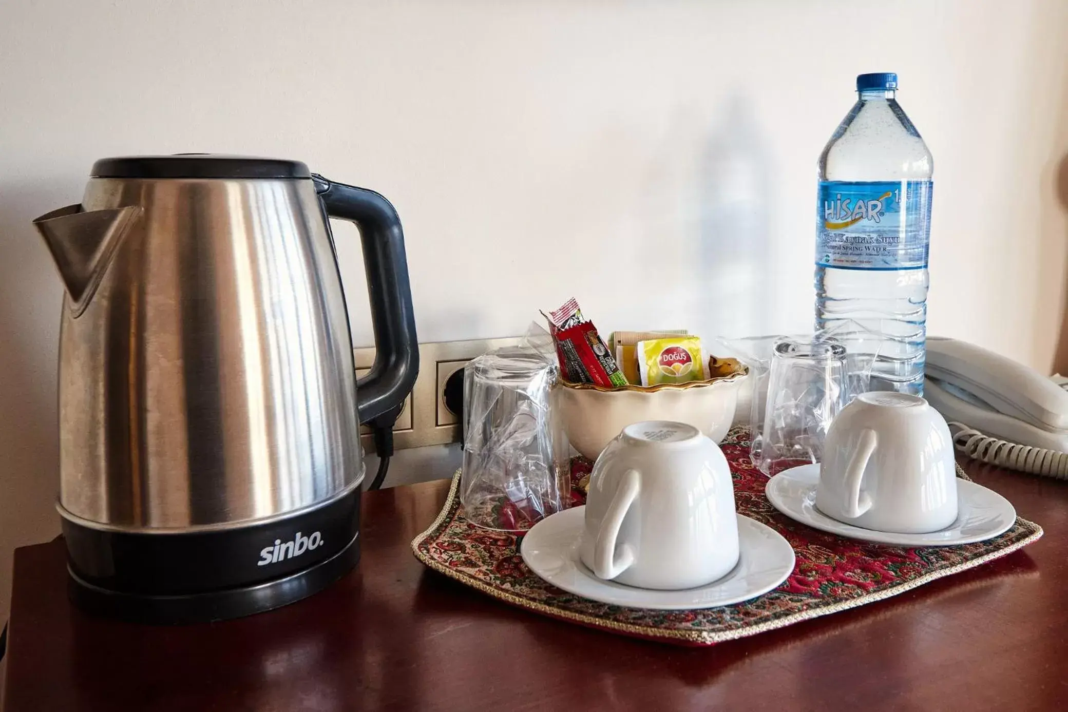 Coffee/tea facilities in Alzer Hotel