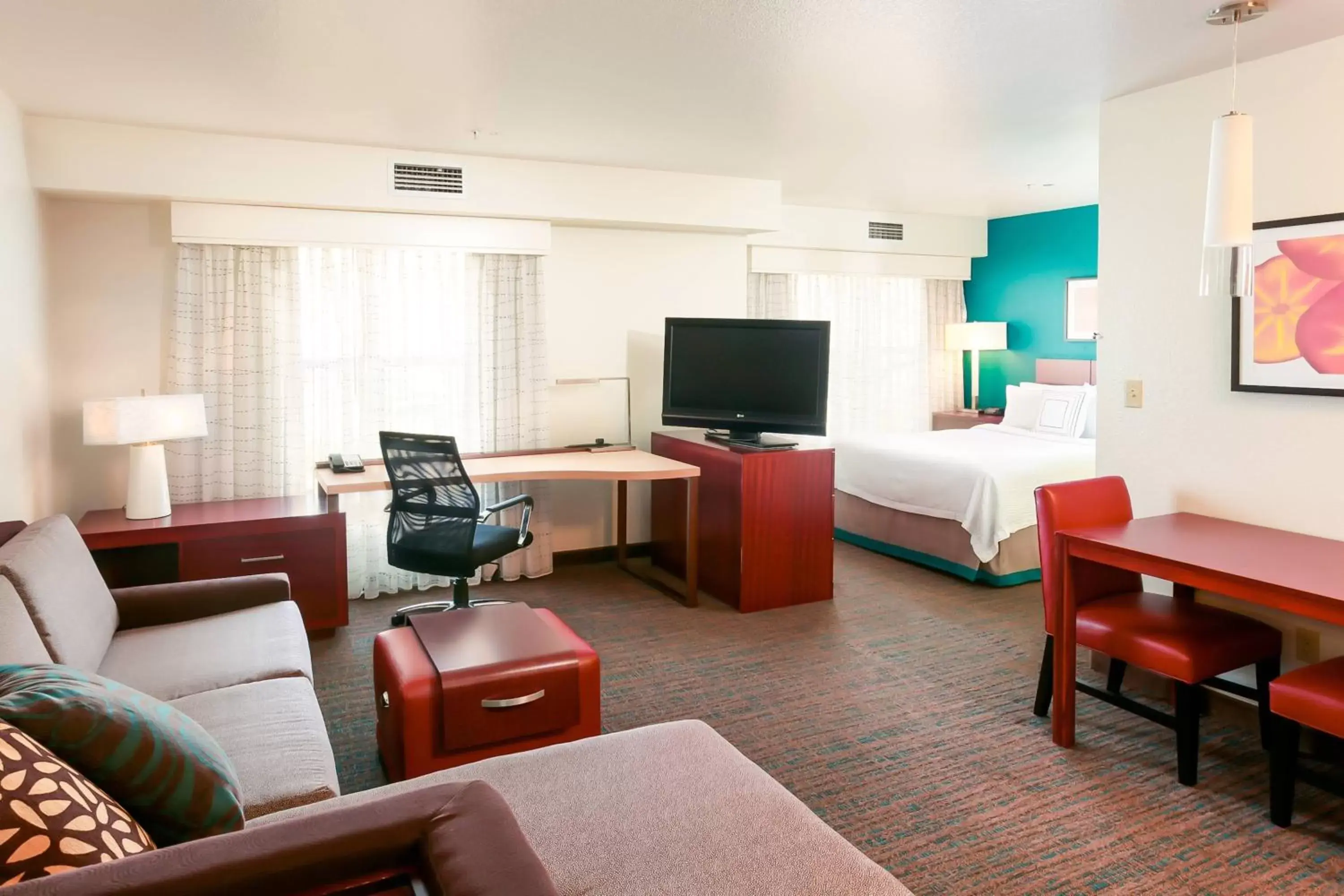 Photo of the whole room, TV/Entertainment Center in Residence Inn by Marriott Stockton