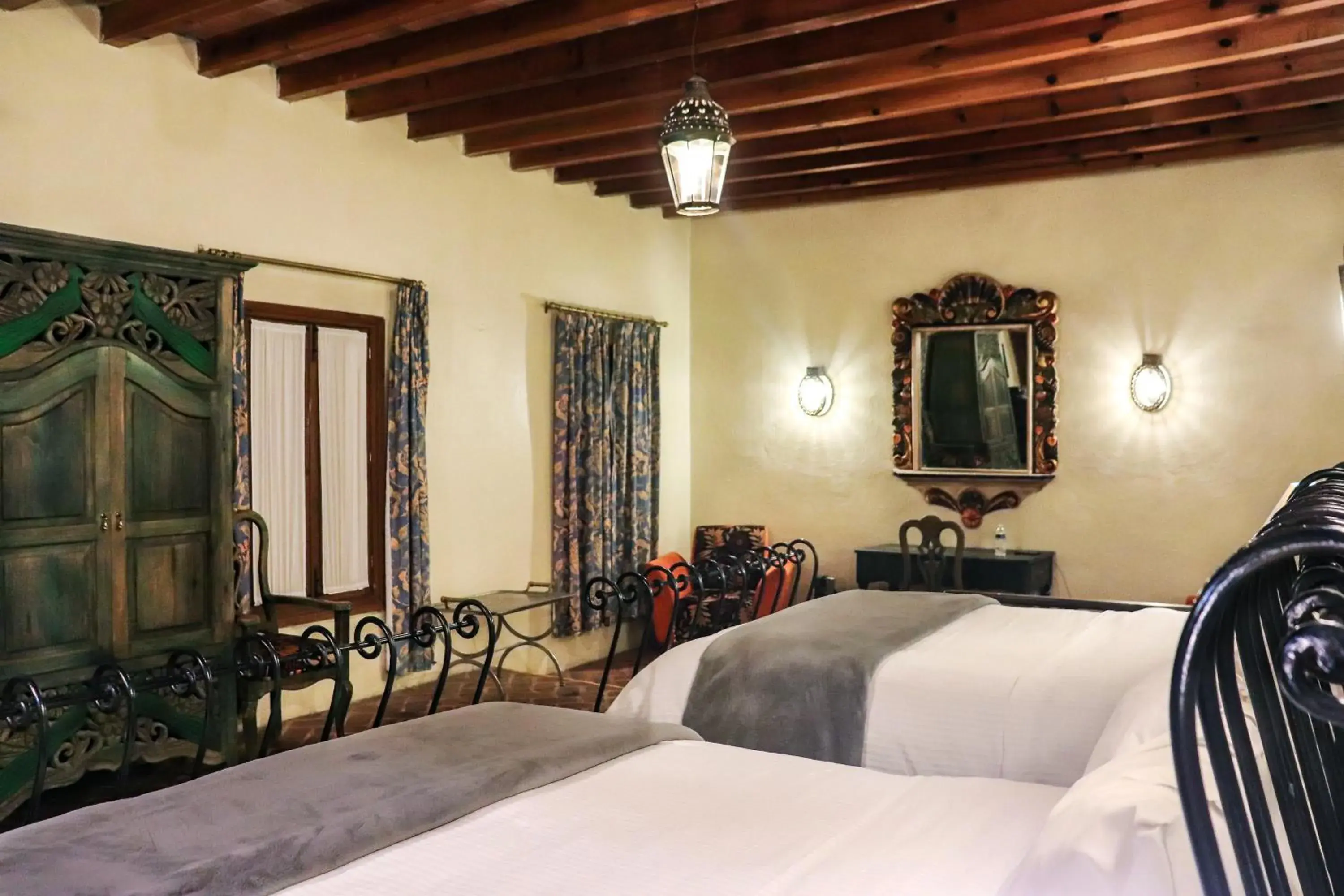 Photo of the whole room, Bed in Mirador del Frayle