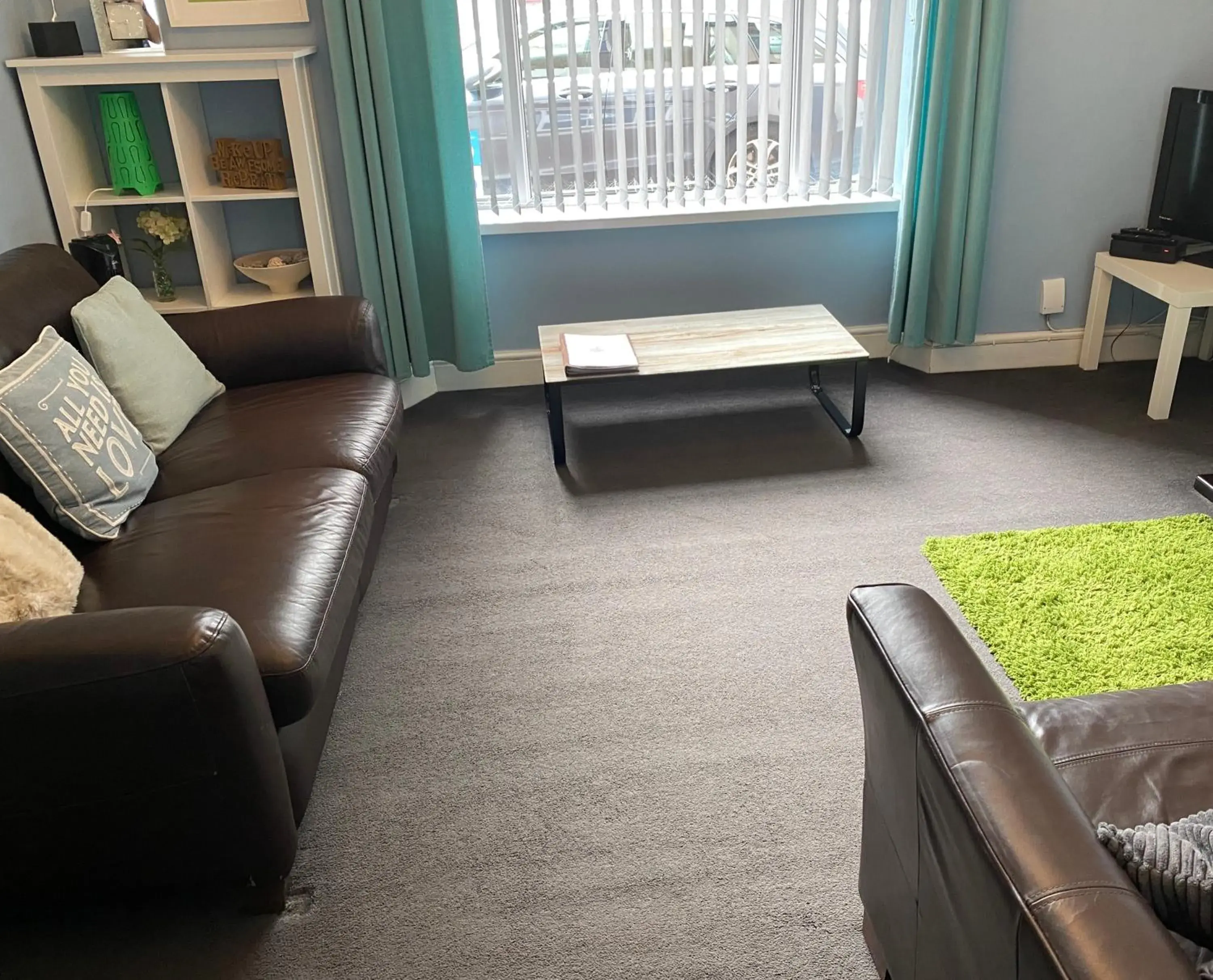 Bedroom, Seating Area in Inn Cardiff