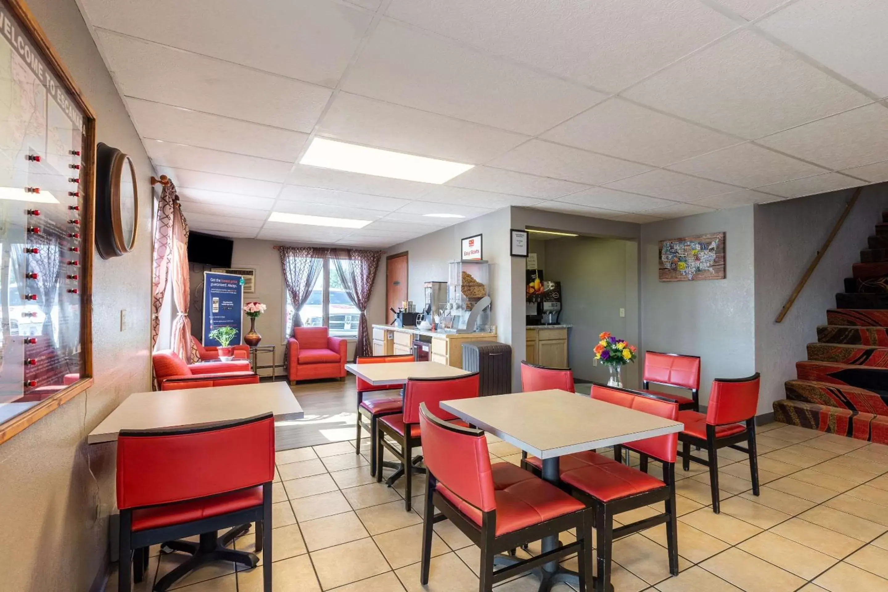 Lobby or reception, Restaurant/Places to Eat in Econo Lodge Inn & Suites