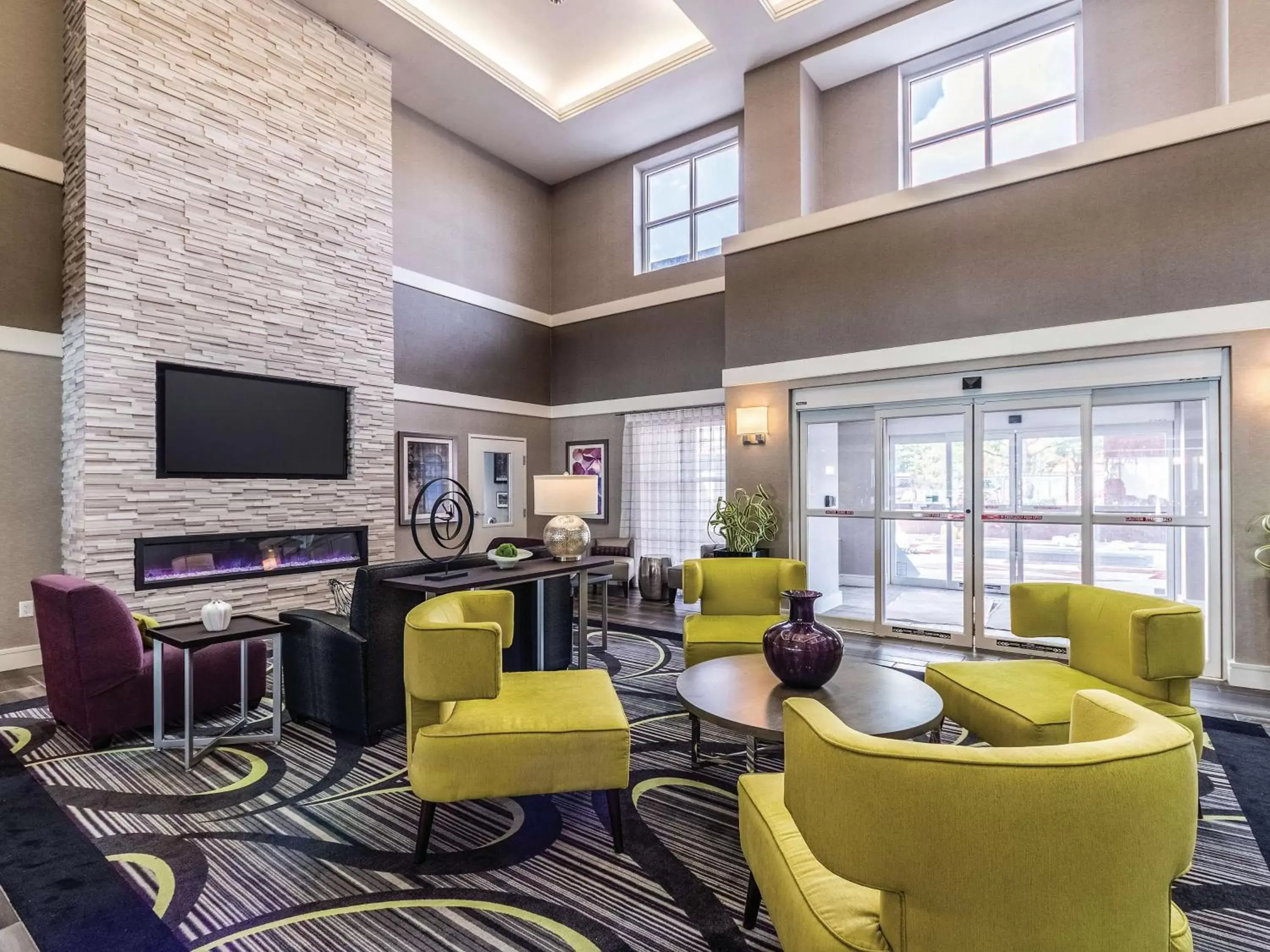 Lobby or reception, Seating Area in La Quinta Inn & Suites by Wyndham San Antonio Downtown