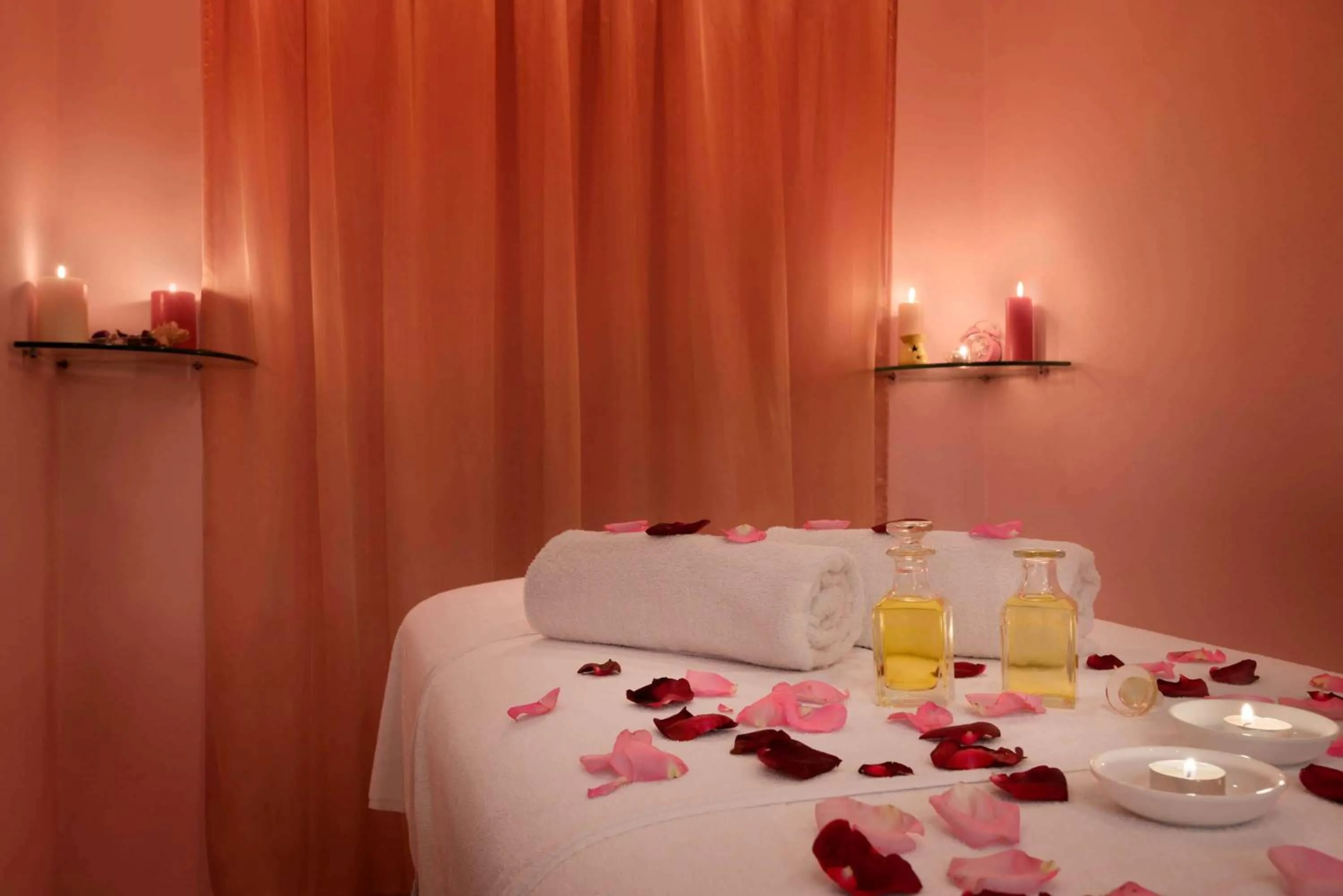 Spa and wellness centre/facilities, Bed in Ramada by Wyndham Tashkent
