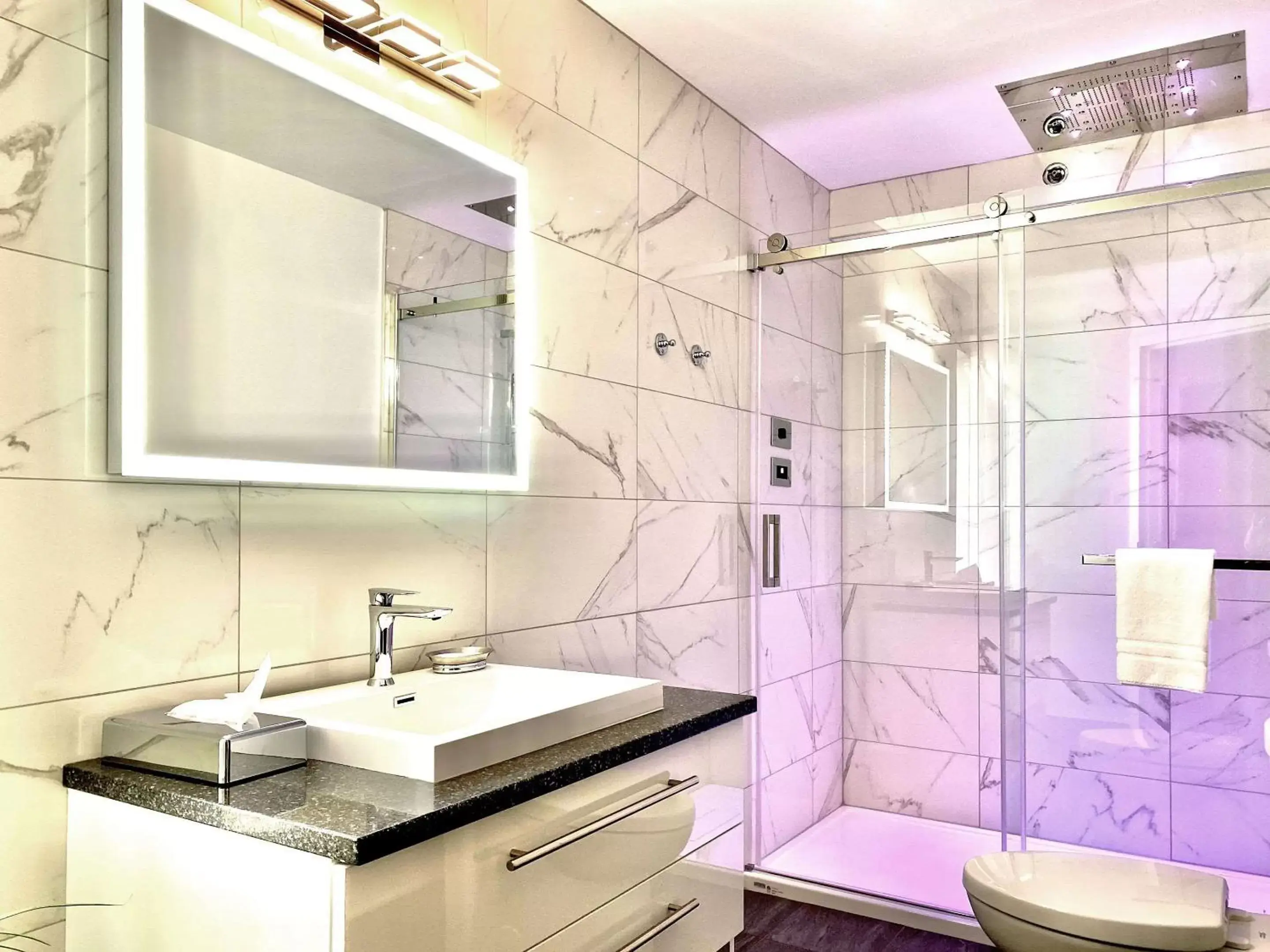 Photo of the whole room, Bathroom in Le Noranda Hotel & Spa, Ascend Hotel Collection