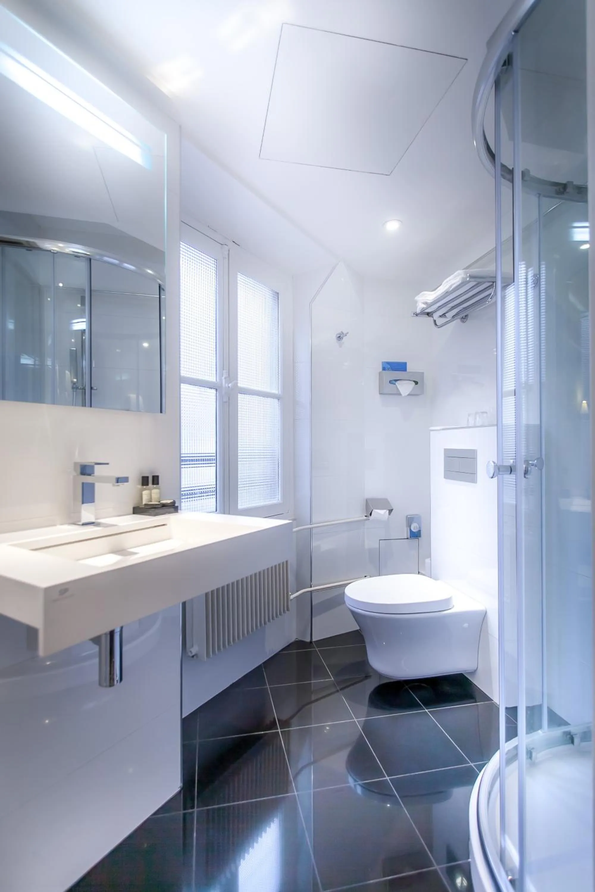 Bathroom in Hotel Ascot Opera