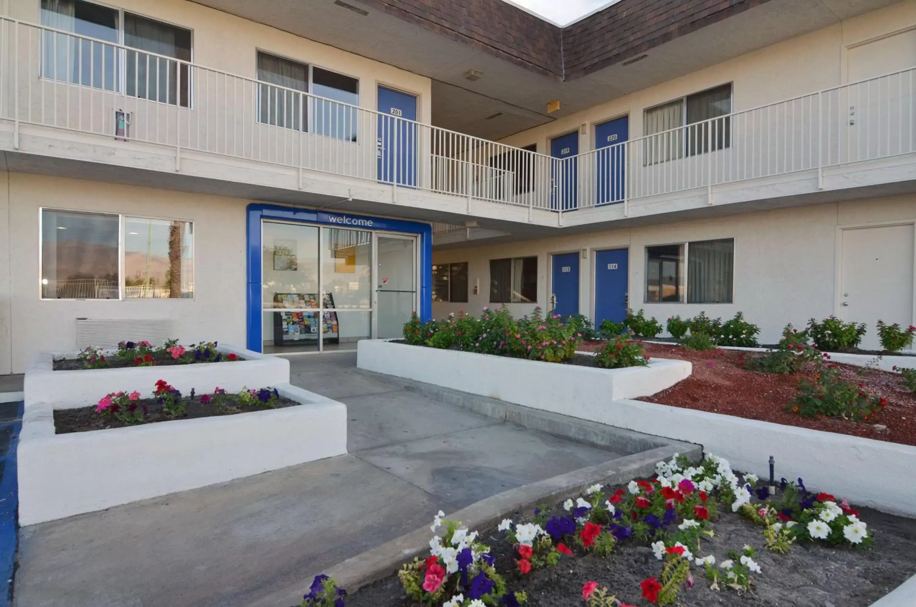 Property building in Motel 6-Indio, CA - Palm Springs Property building in Motel 6-Indio, CA - Palm Springs