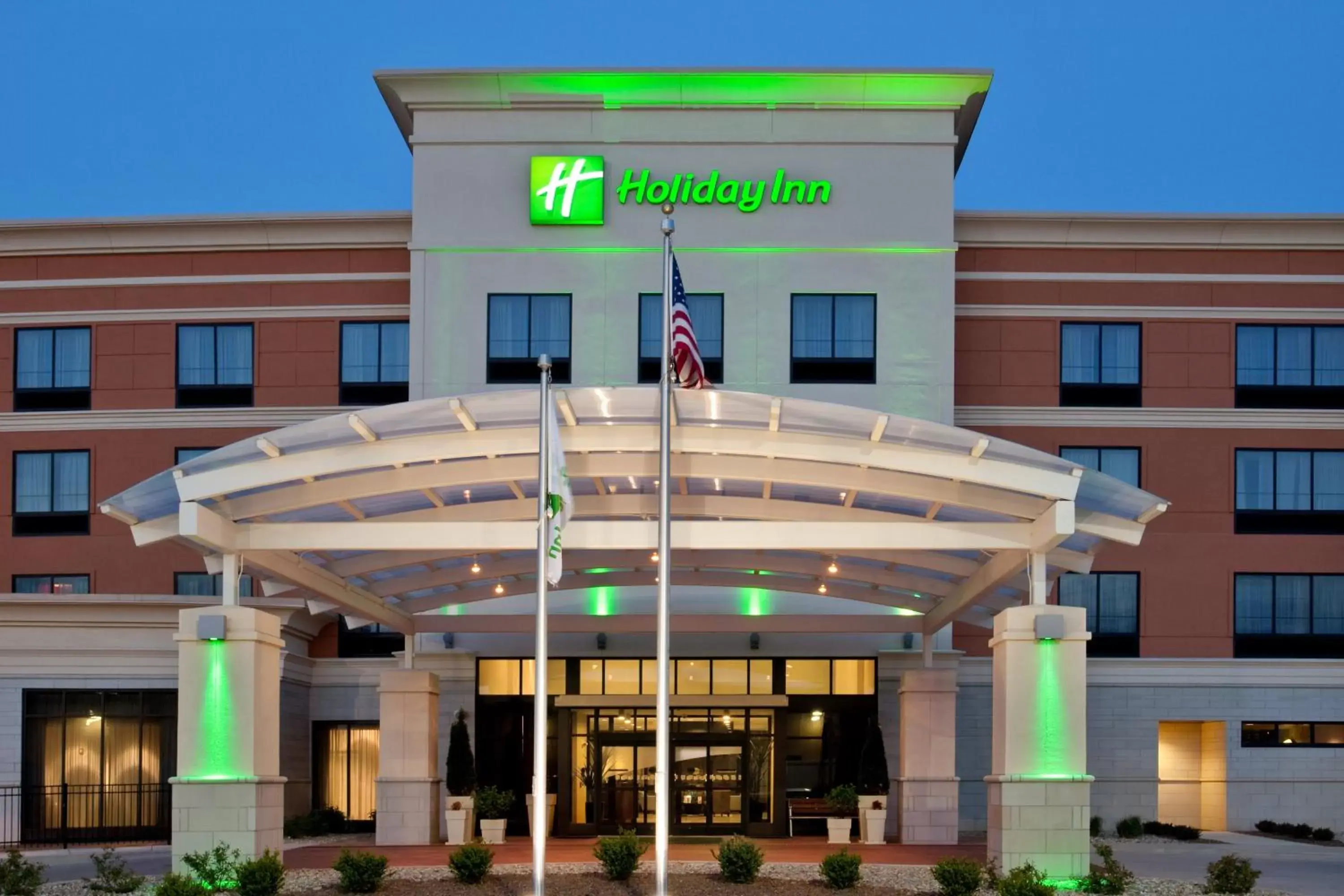 Property Building in Holiday Inn Saint Louis-Fairview Heights, an IHG Hotel