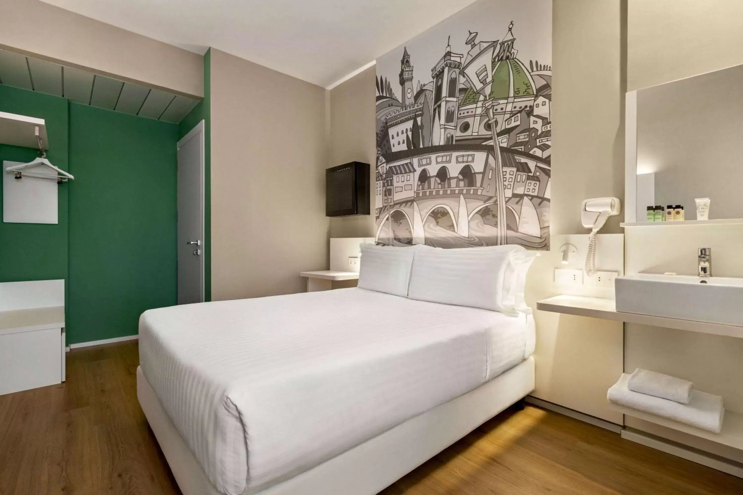 Photo of the whole room, Bed in Wyndham Garden Florence