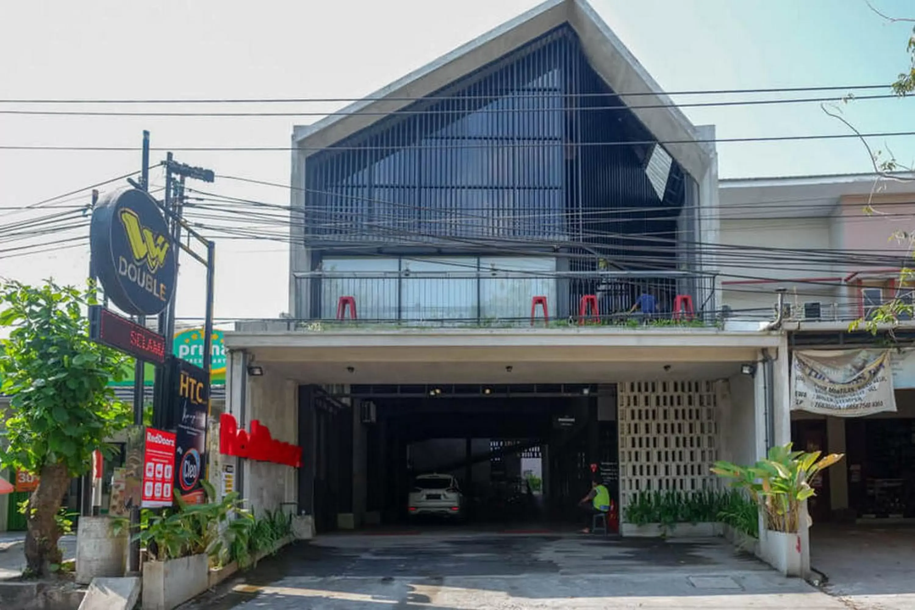 Property Building in RedDoorz Plus near Kawasan Sam Poo Kong Semarang