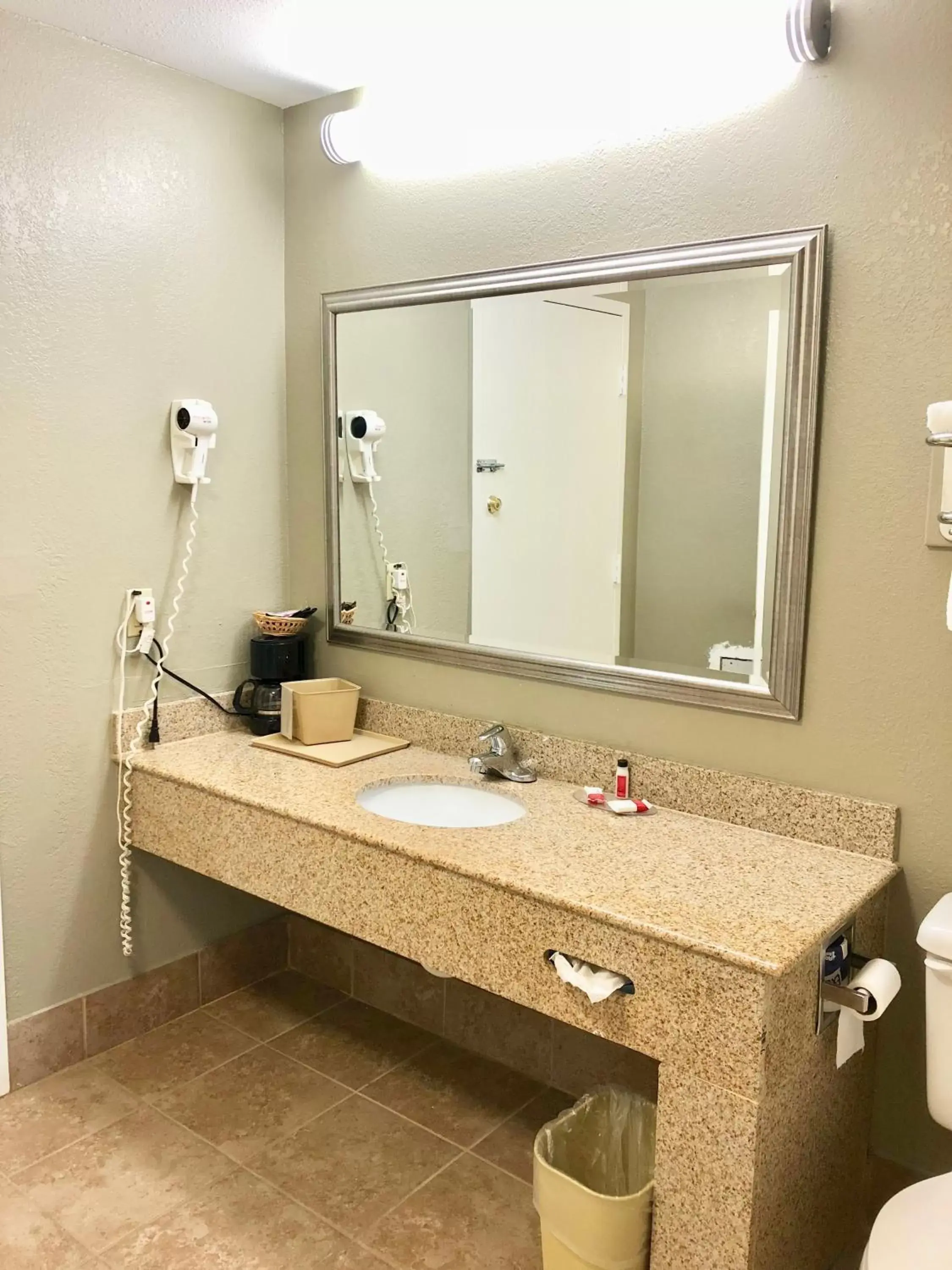 Bathroom in Super 8 by Wyndham-Tupelo Airport
