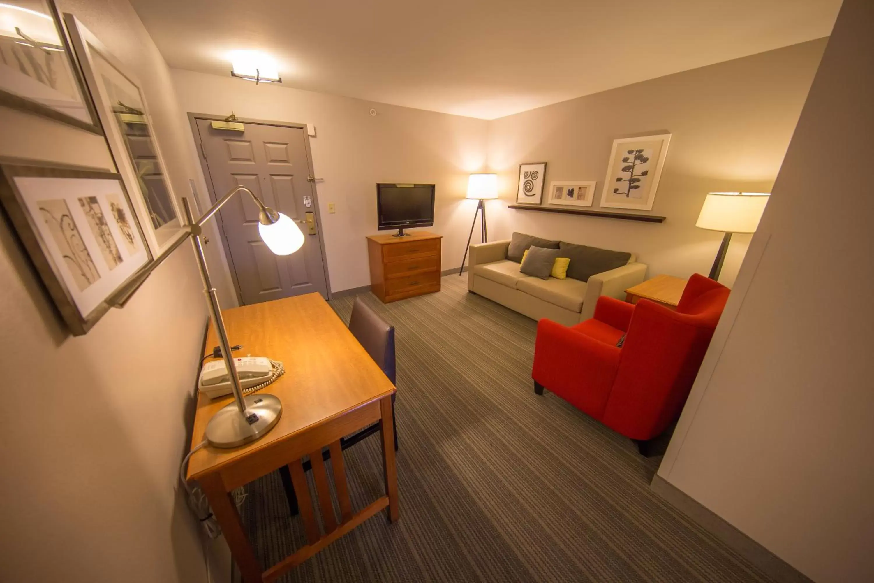 Living room, Seating Area in Country Inn & Suites by Radisson, Portage, IN