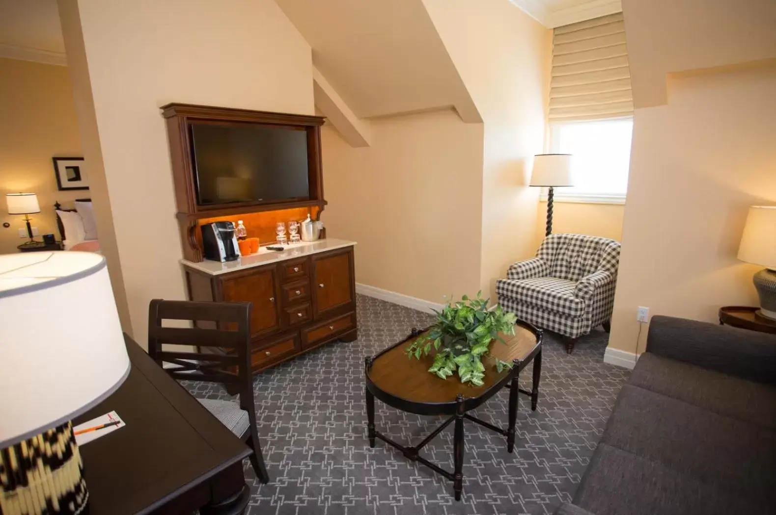 Living room, Seating Area in The Atherton Hotel at OSU