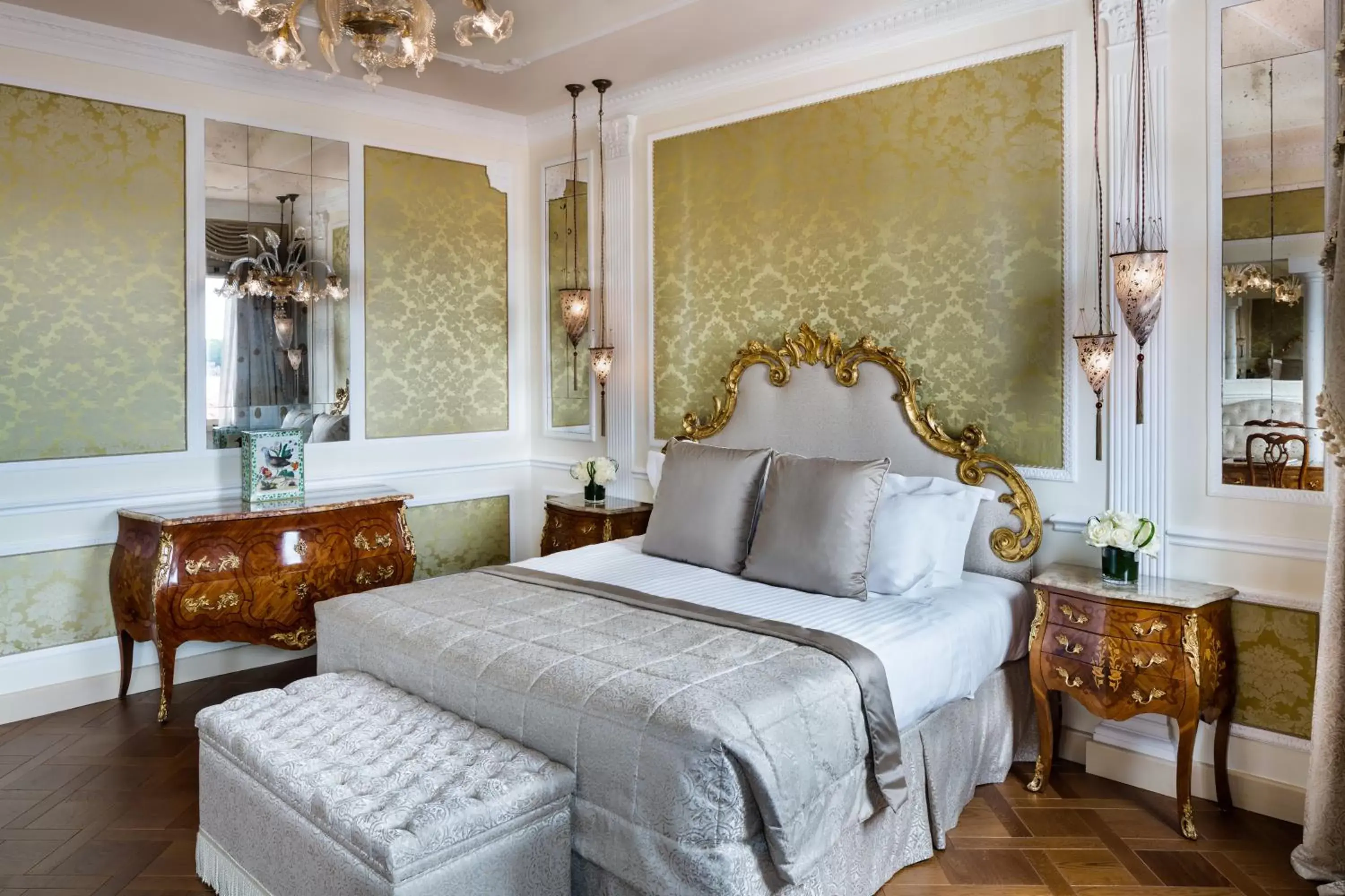 Bed in Baglioni Hotel Luna - The Leading Hotels of the World