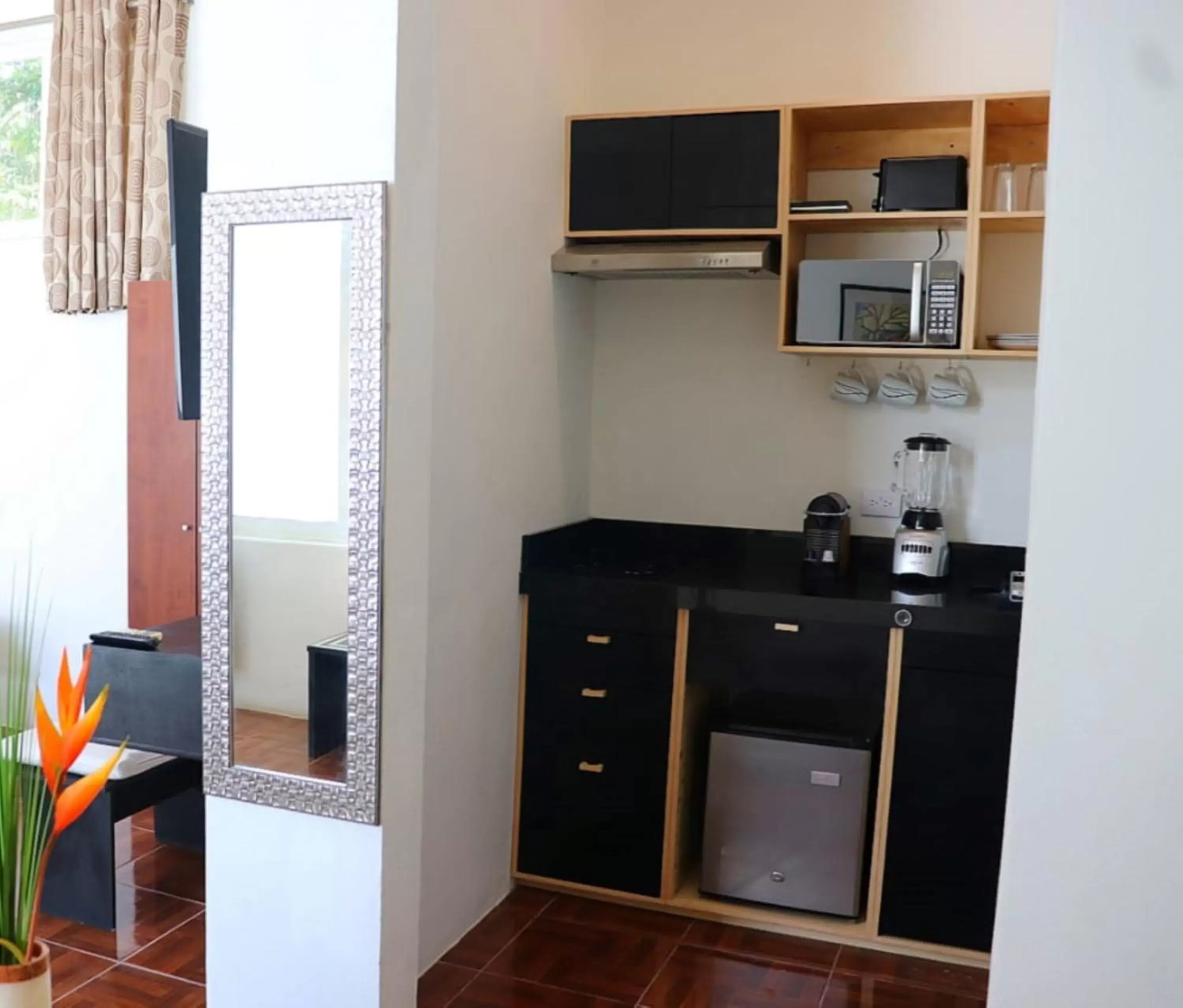 kitchen, TV/Entertainment Center in Casa Gem B&B