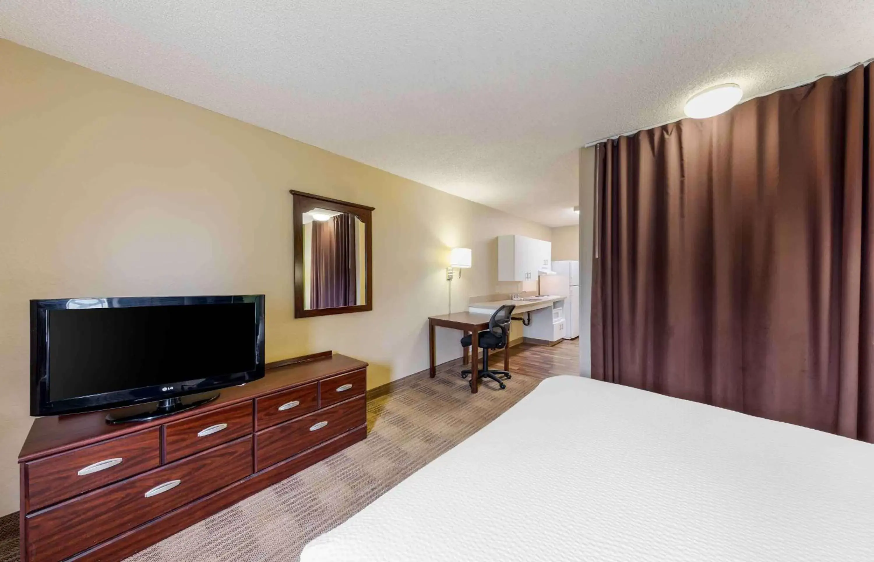 Bedroom, TV/Entertainment Center in Extended Stay America Suites - Orange County - Huntington Beach