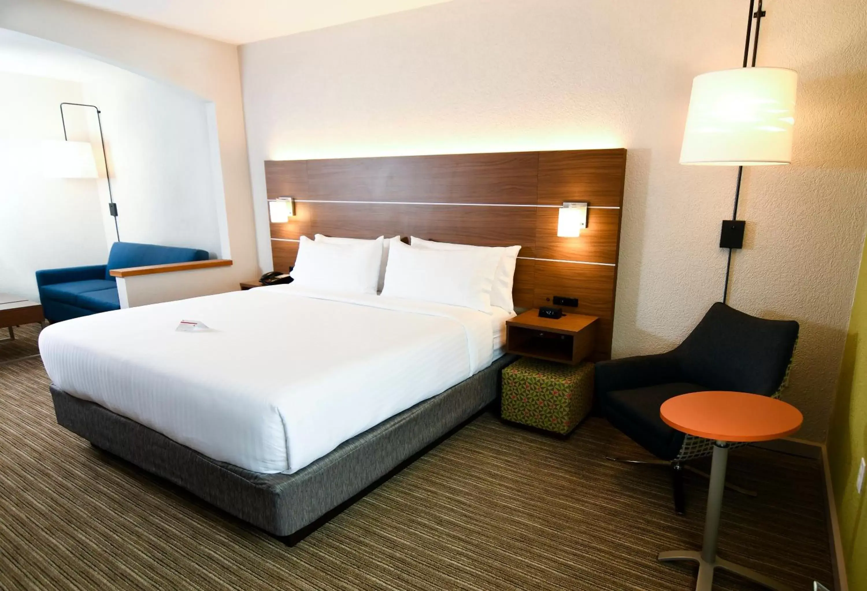 Bedroom, Bed in Holiday Inn Express Hotel & Suites Port Clinton-Catawba Island, an IHG Hotel