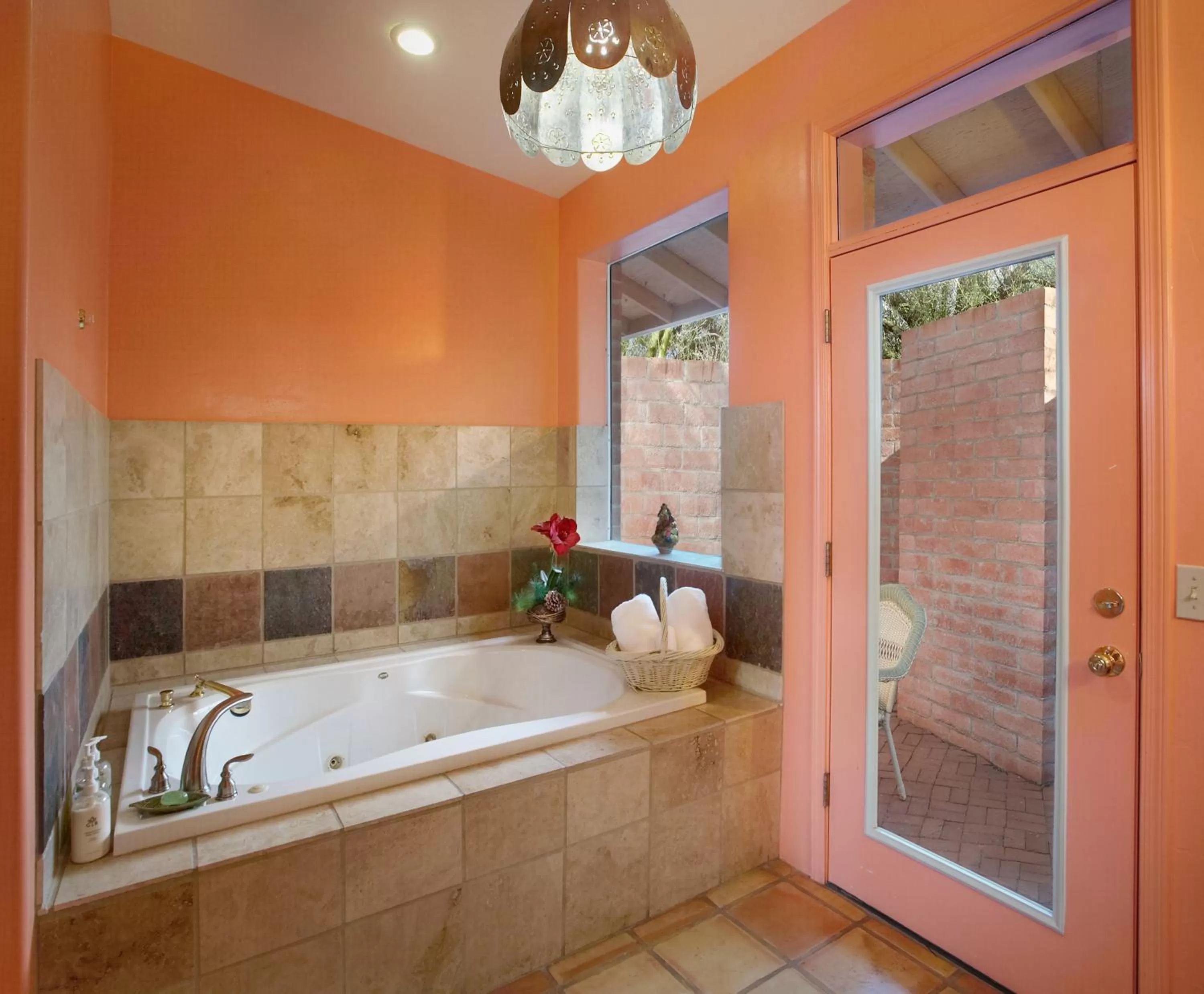 Cactus Cove Bed and Breakfast Inn