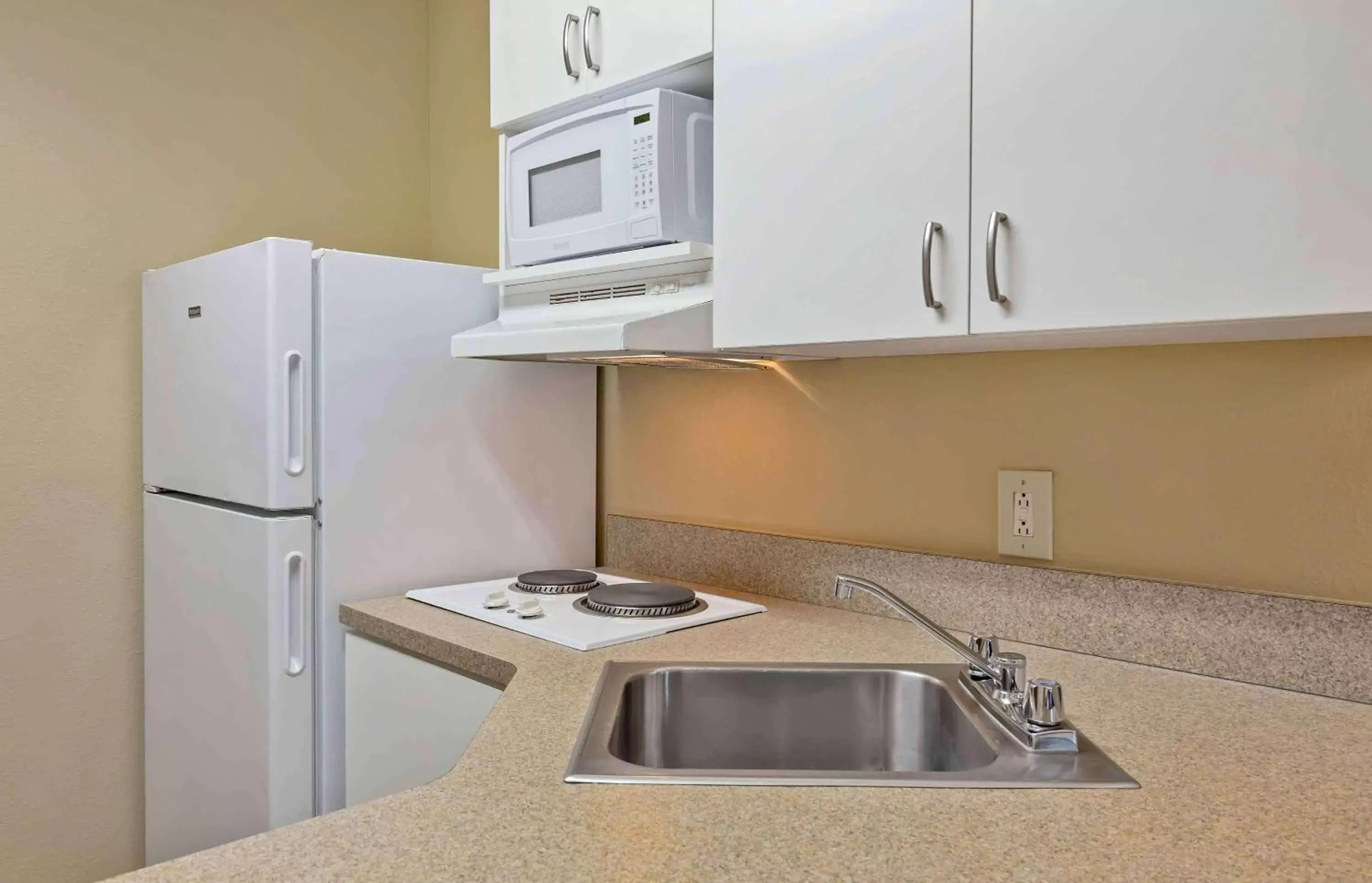 Bedroom, Kitchen/Kitchenette in Extended Stay America Suites - Jacksonville - Camp Lejeune