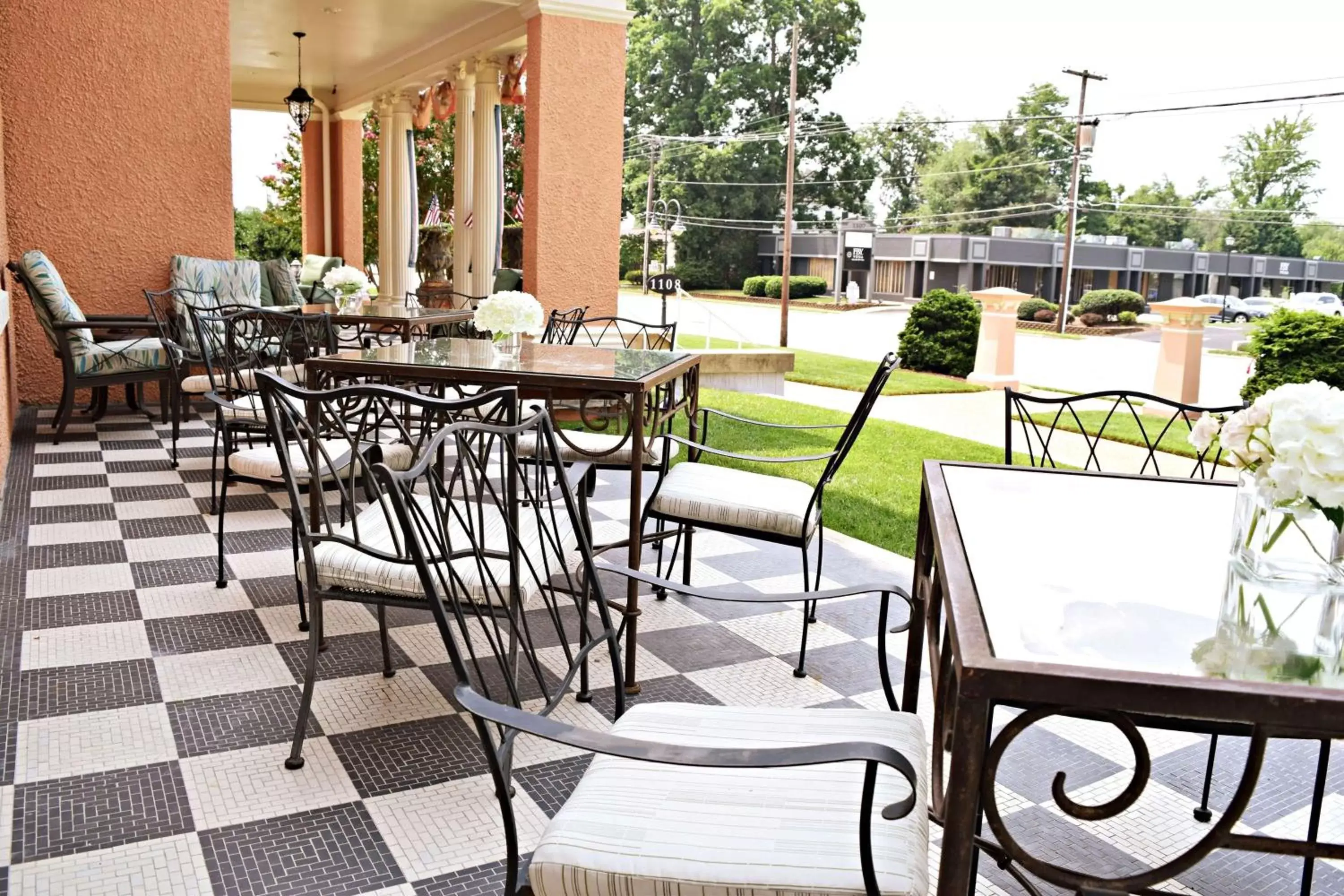 Patio, Restaurant/Places to Eat in JH Adams Inn, Trademark Collection by Wyndham